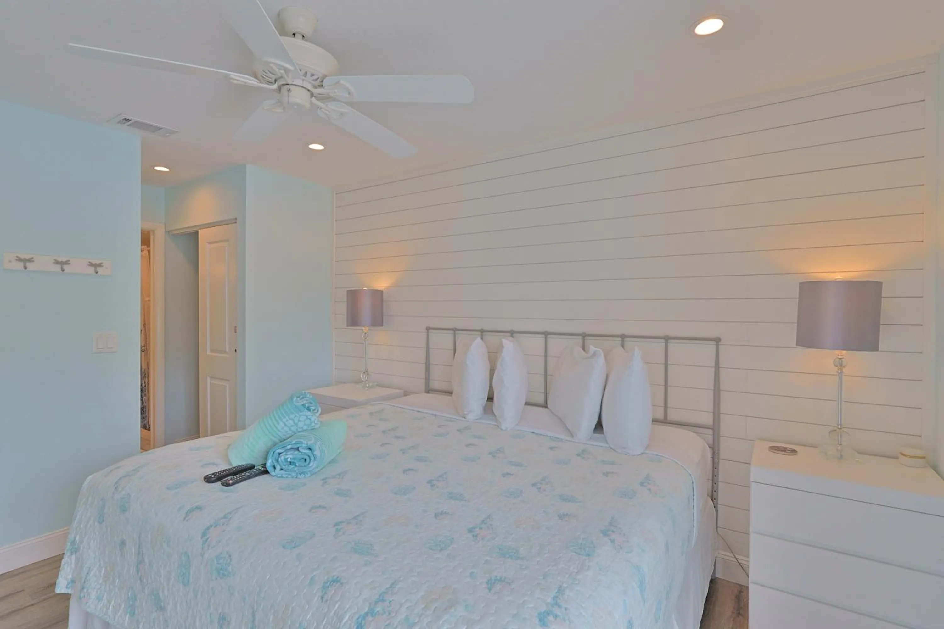 Bedroom, Bed in Siesta Key Island Rentals
