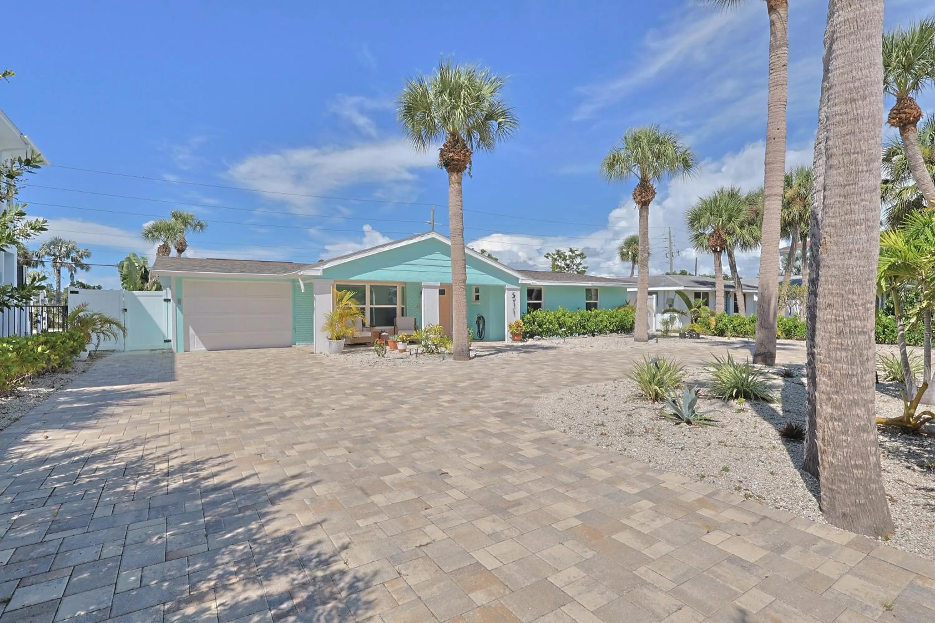 Property building in Siesta Key Island Rentals