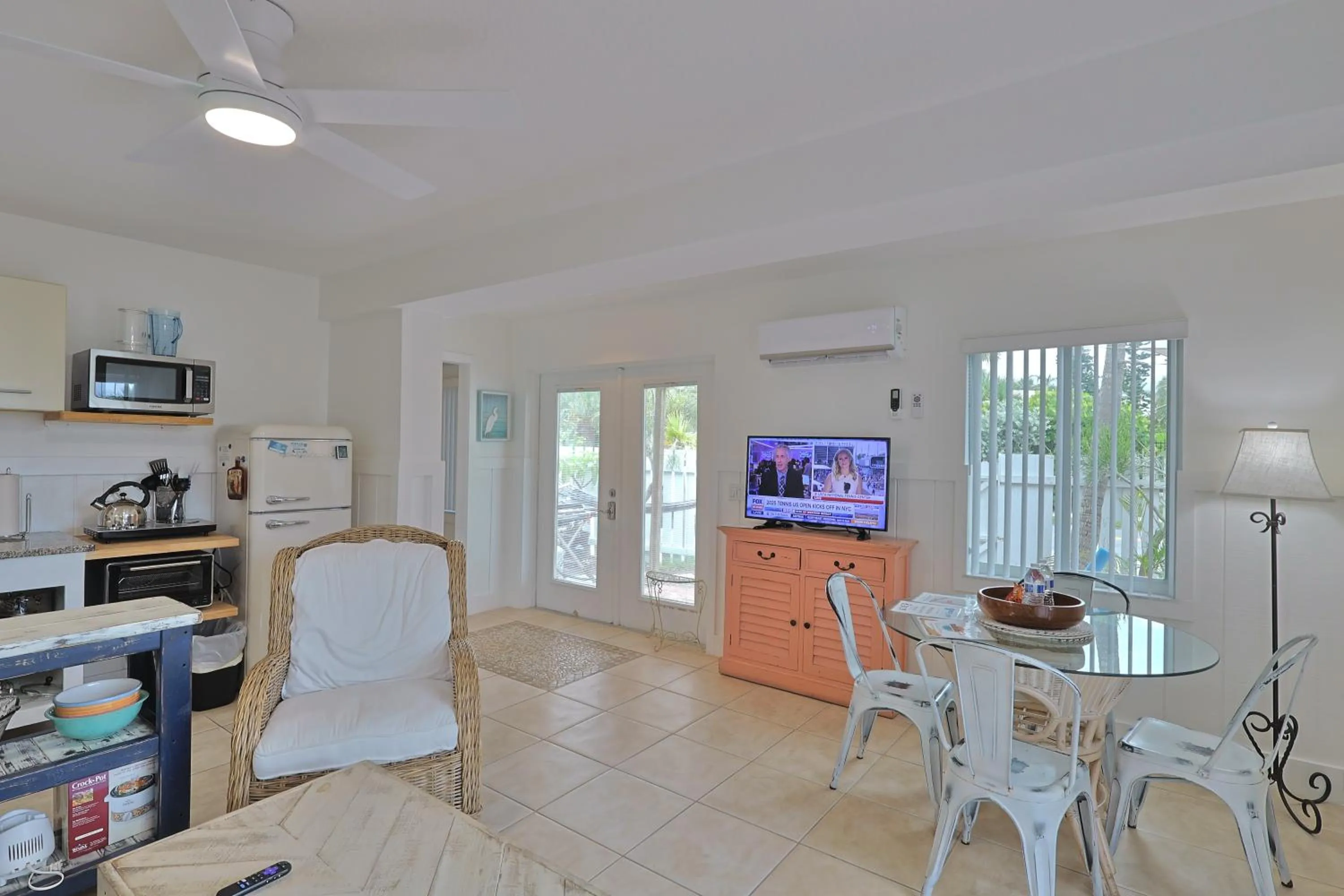 Dining area in Siesta Key Island Rentals