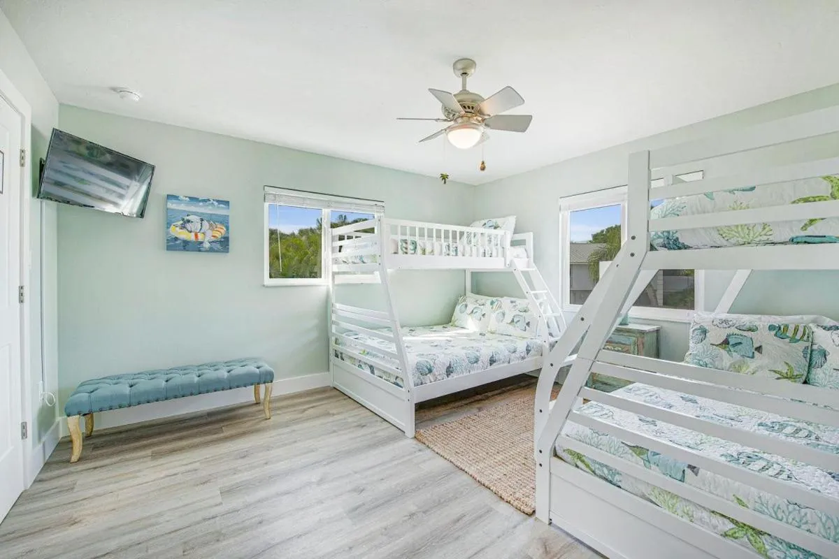 Bedroom, Bed in Siesta Key Island Rentals