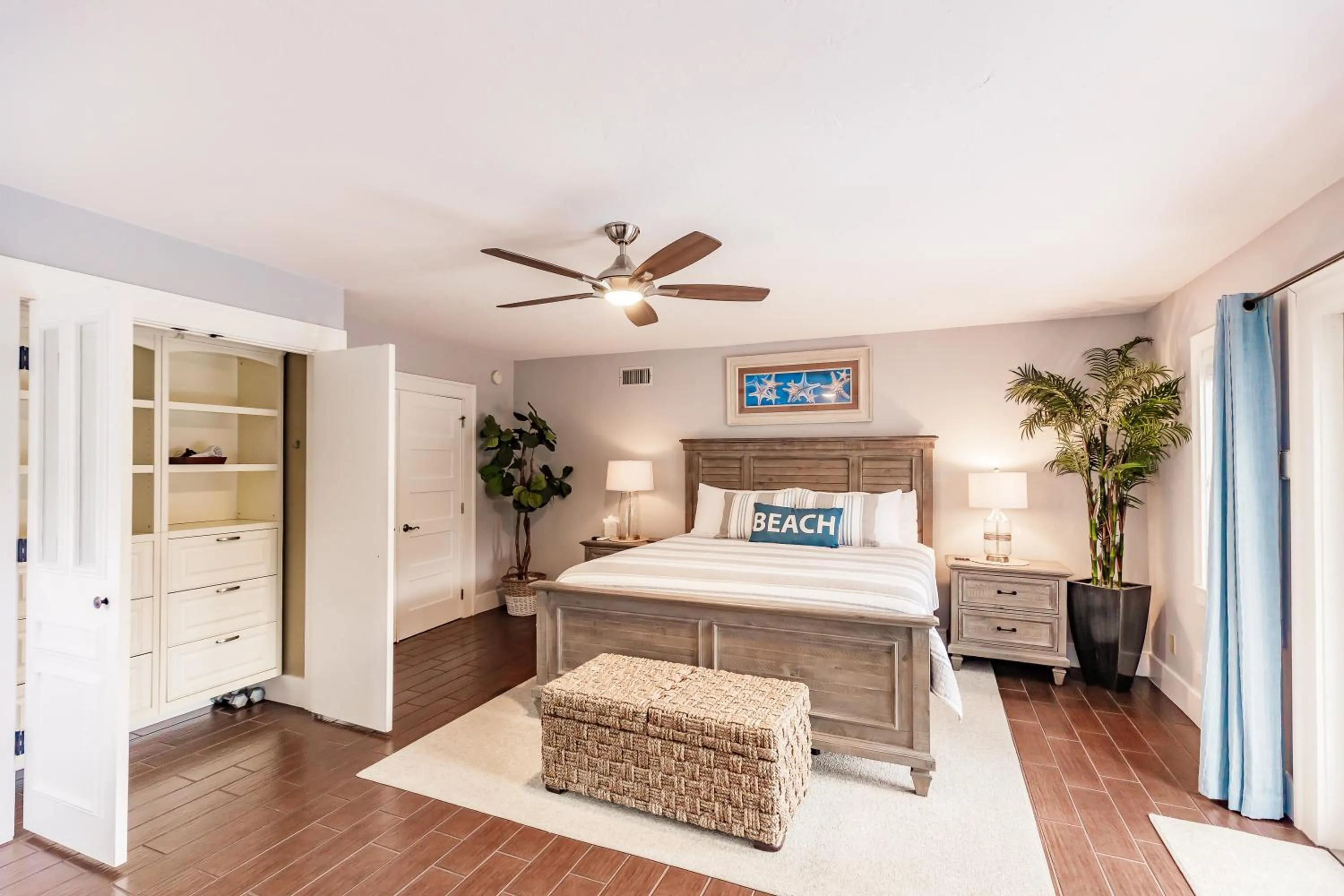 Bedroom, Bed in Siesta Key Island Rentals
