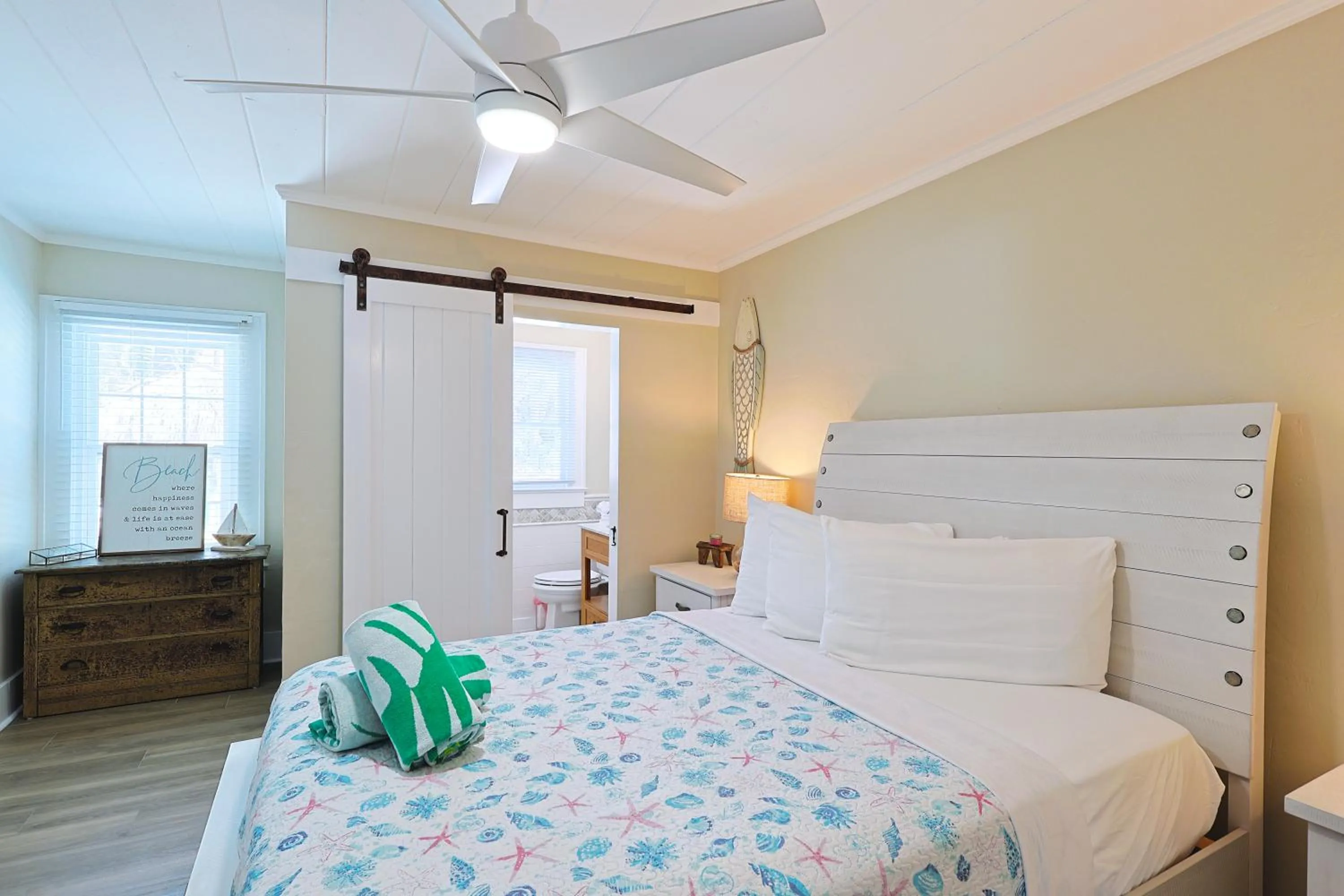 Bedroom, Bed in Siesta Key Island Rentals