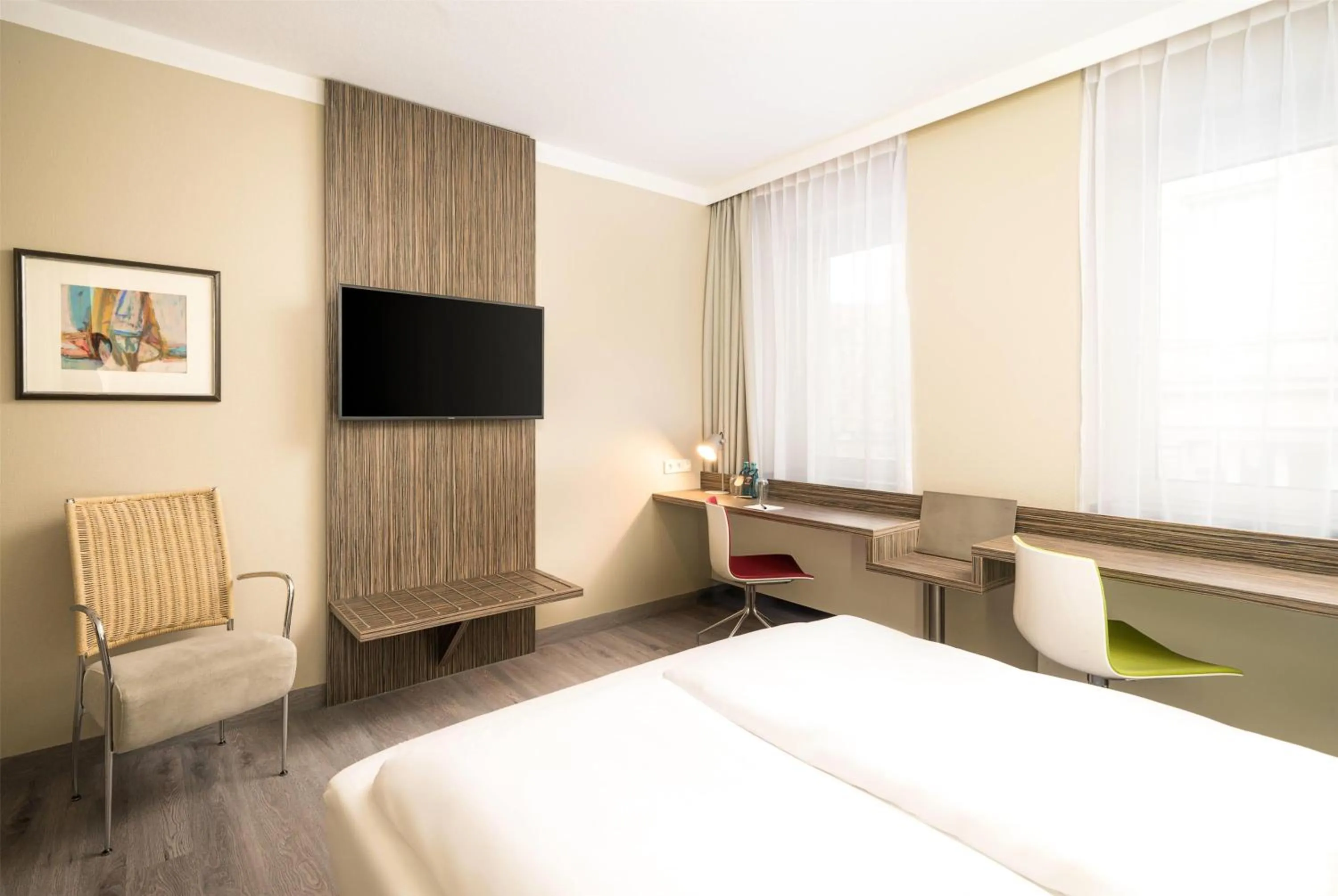 Photo of the whole room, Bed in elaya hotel hannover city, Trademark by Wyndham