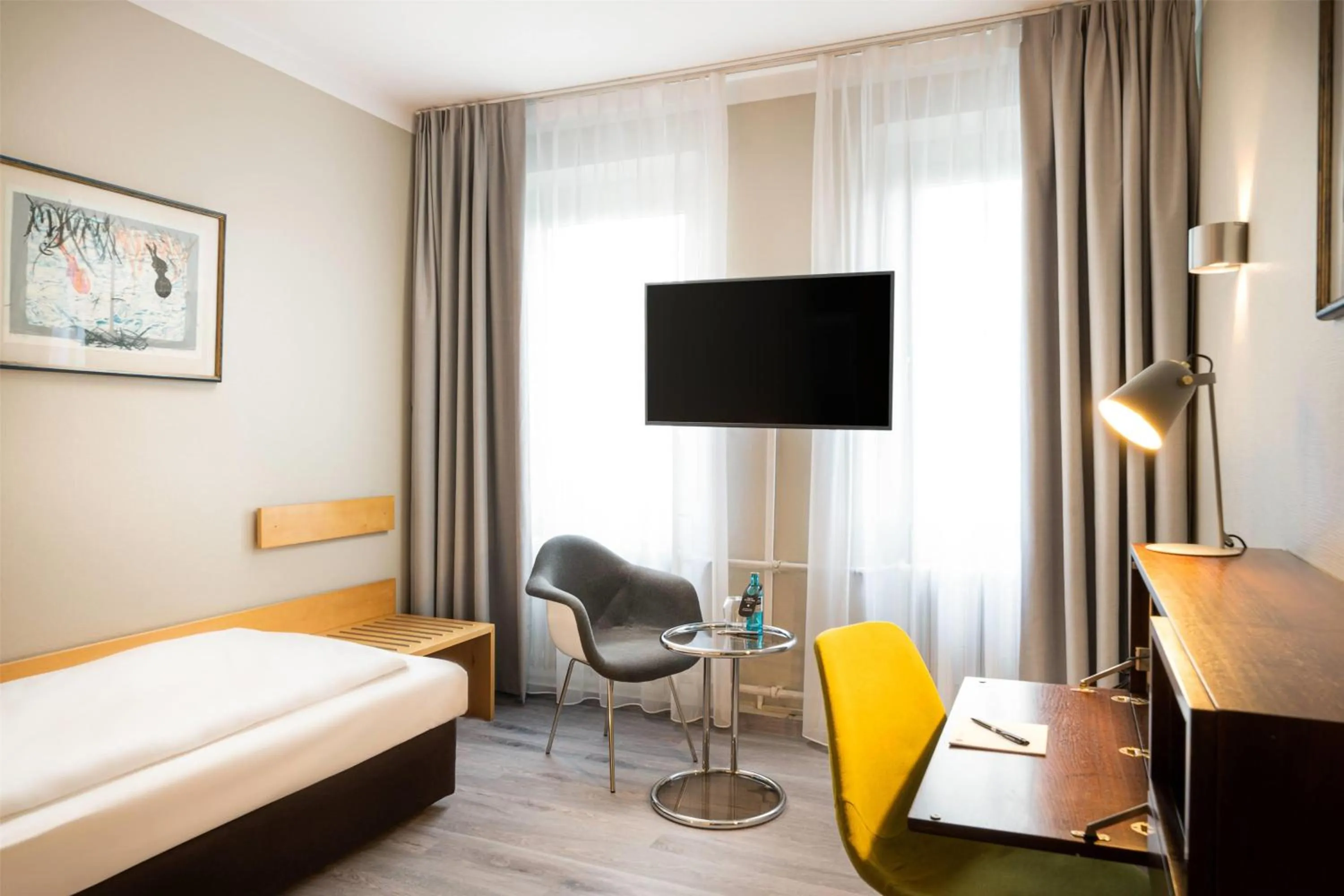 Photo of the whole room, Bed in elaya hotel hannover city, Trademark by Wyndham