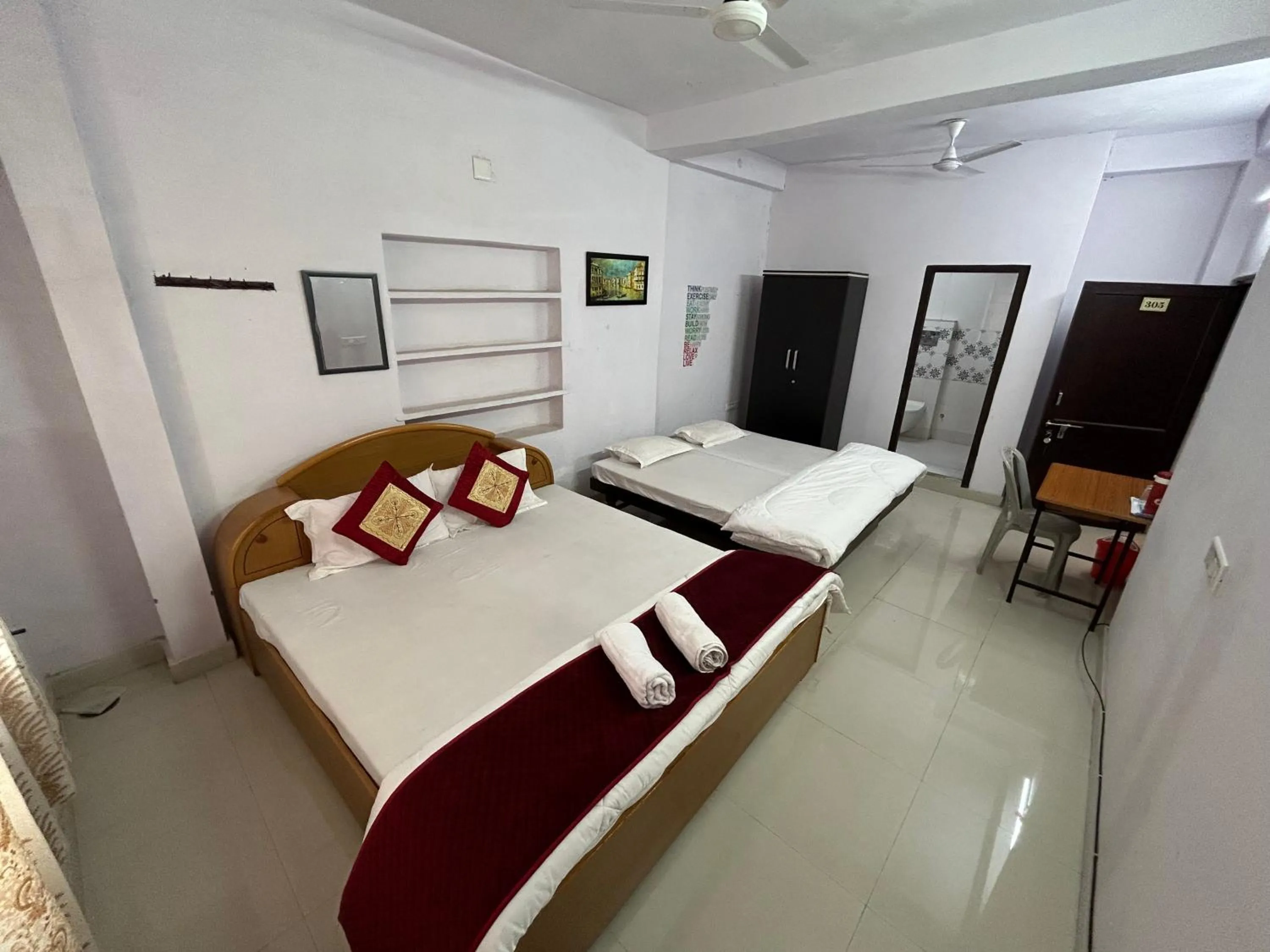 Bed in Ashish Guest House, Goverdhan Vilas