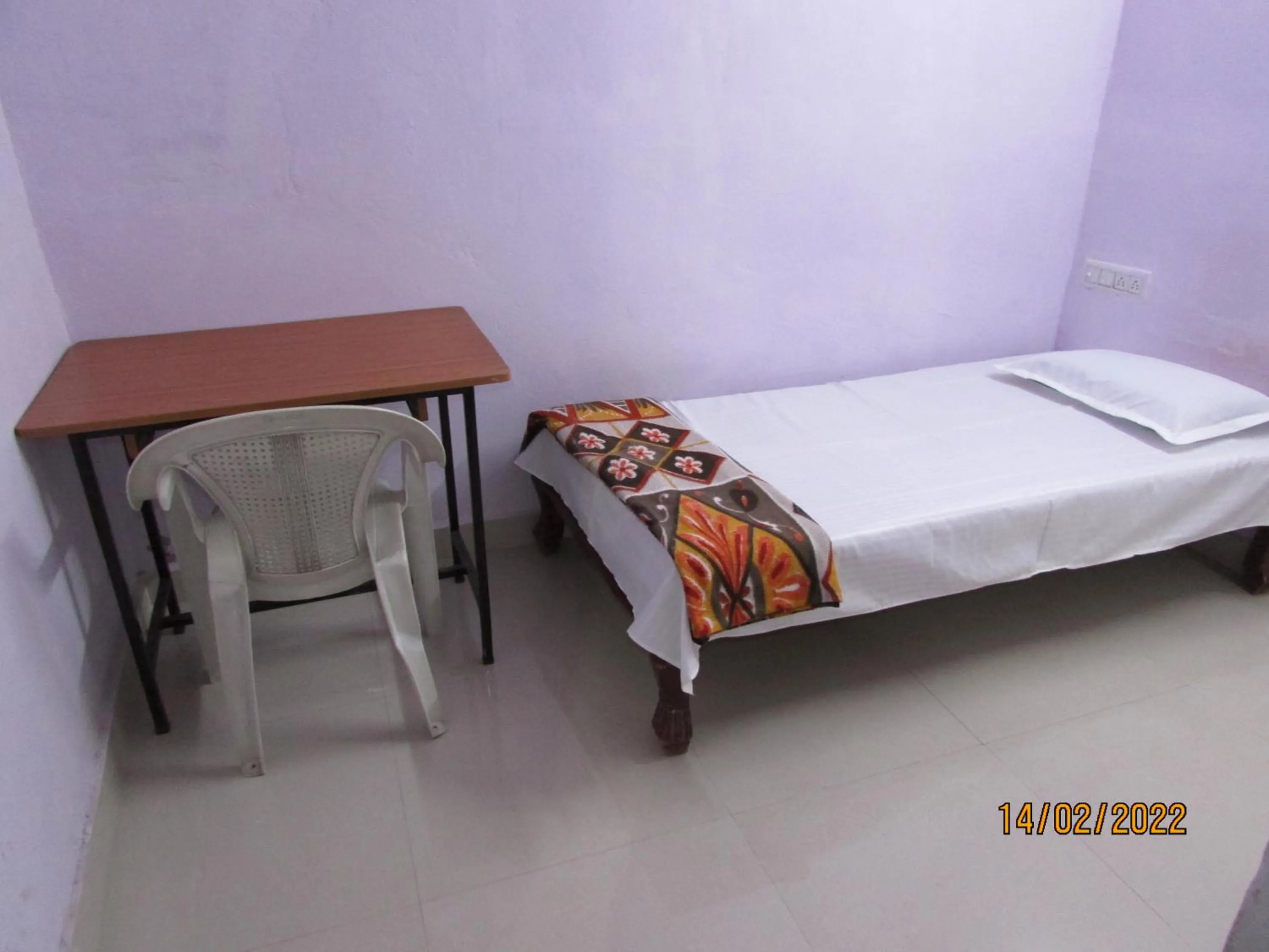 Bed in Ashish Guest House, Goverdhan Vilas