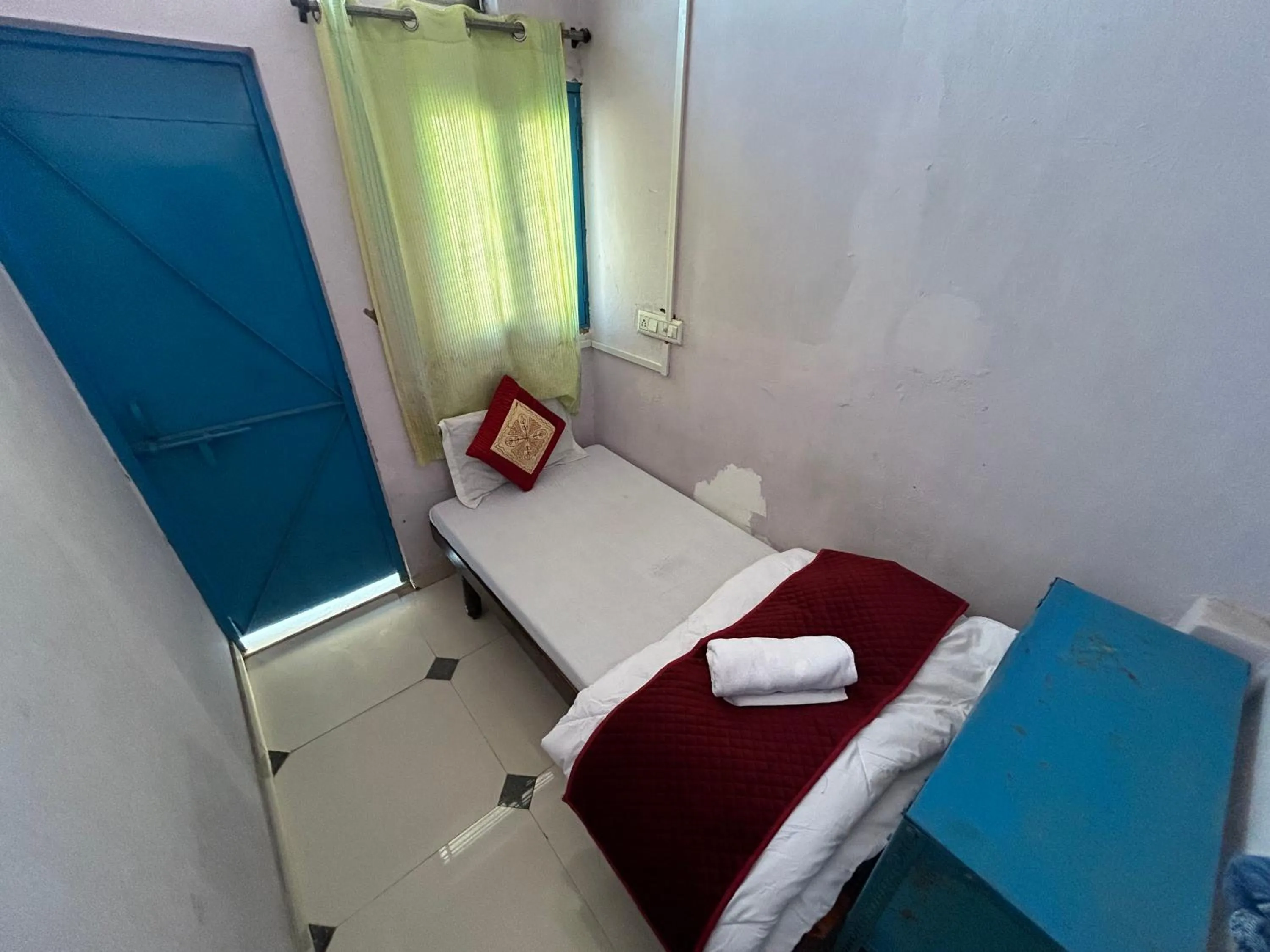 Bed in Ashish Guest House, Goverdhan Vilas