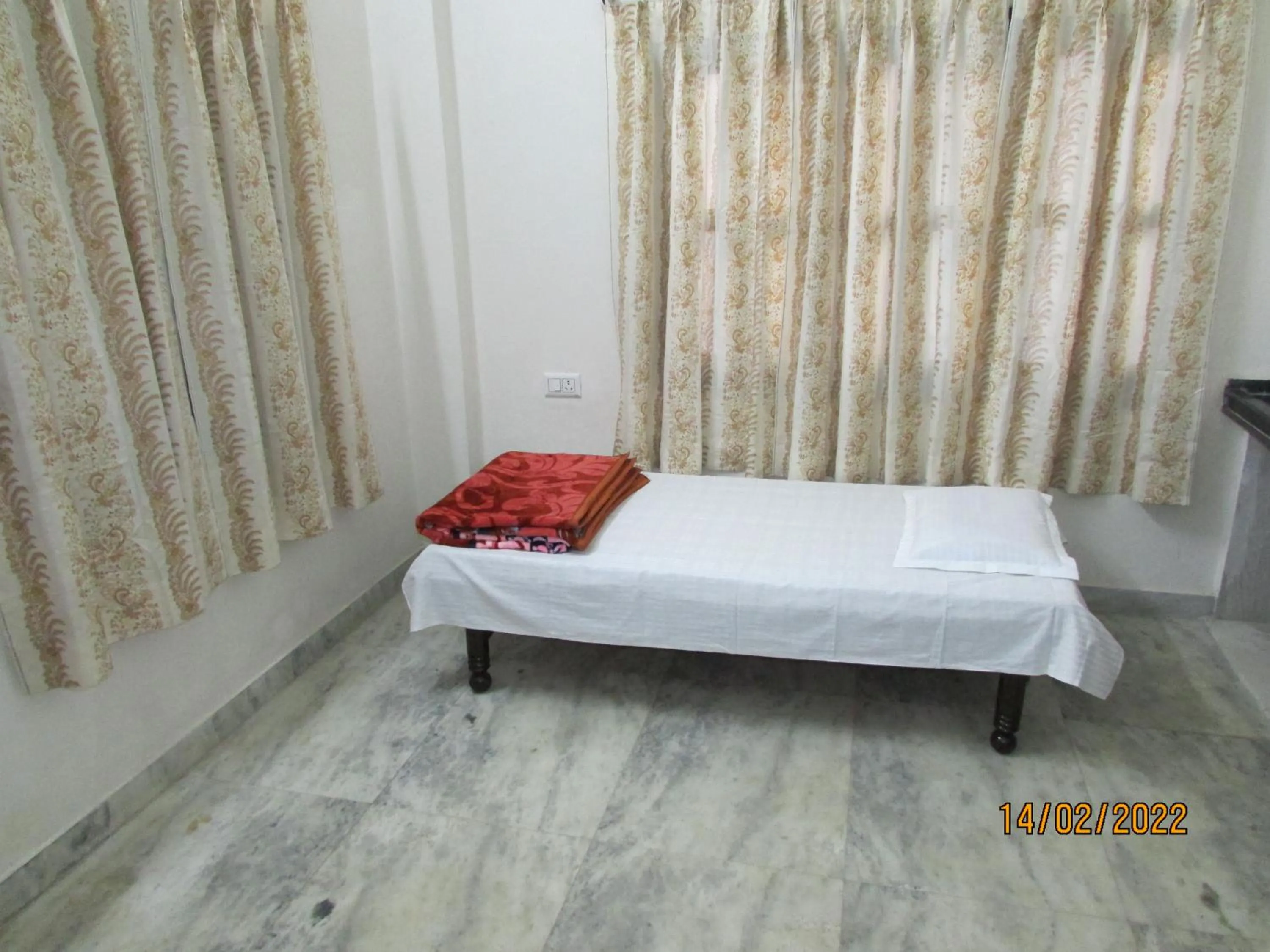 Bedroom, Bed in Ashish Guest House, Goverdhan Vilas