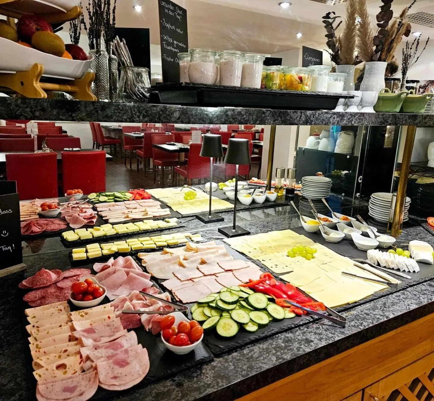 Buffet breakfast in Tulip Inn Frankfurt Airport