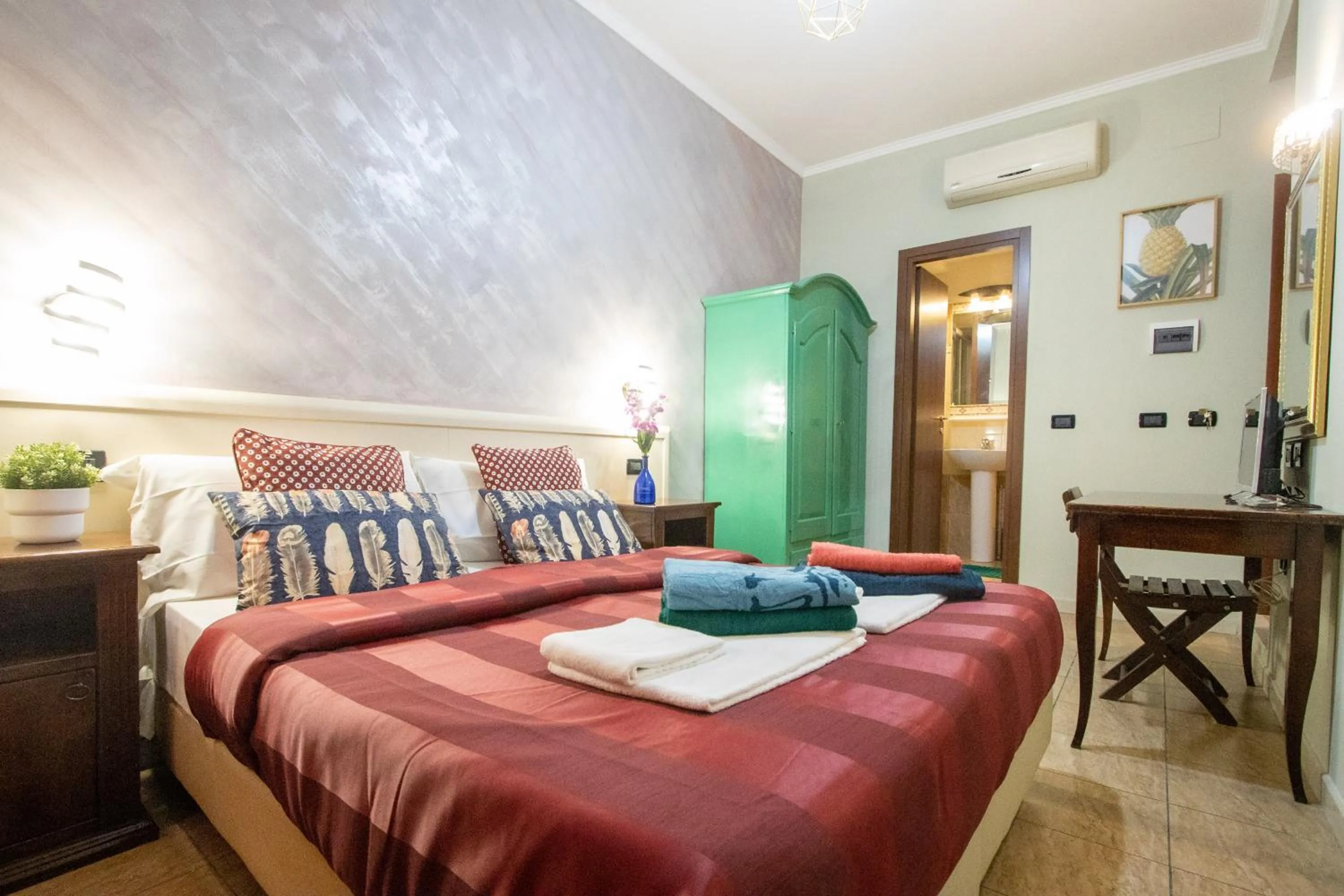 Bed in B&B Colorful Suite Yard