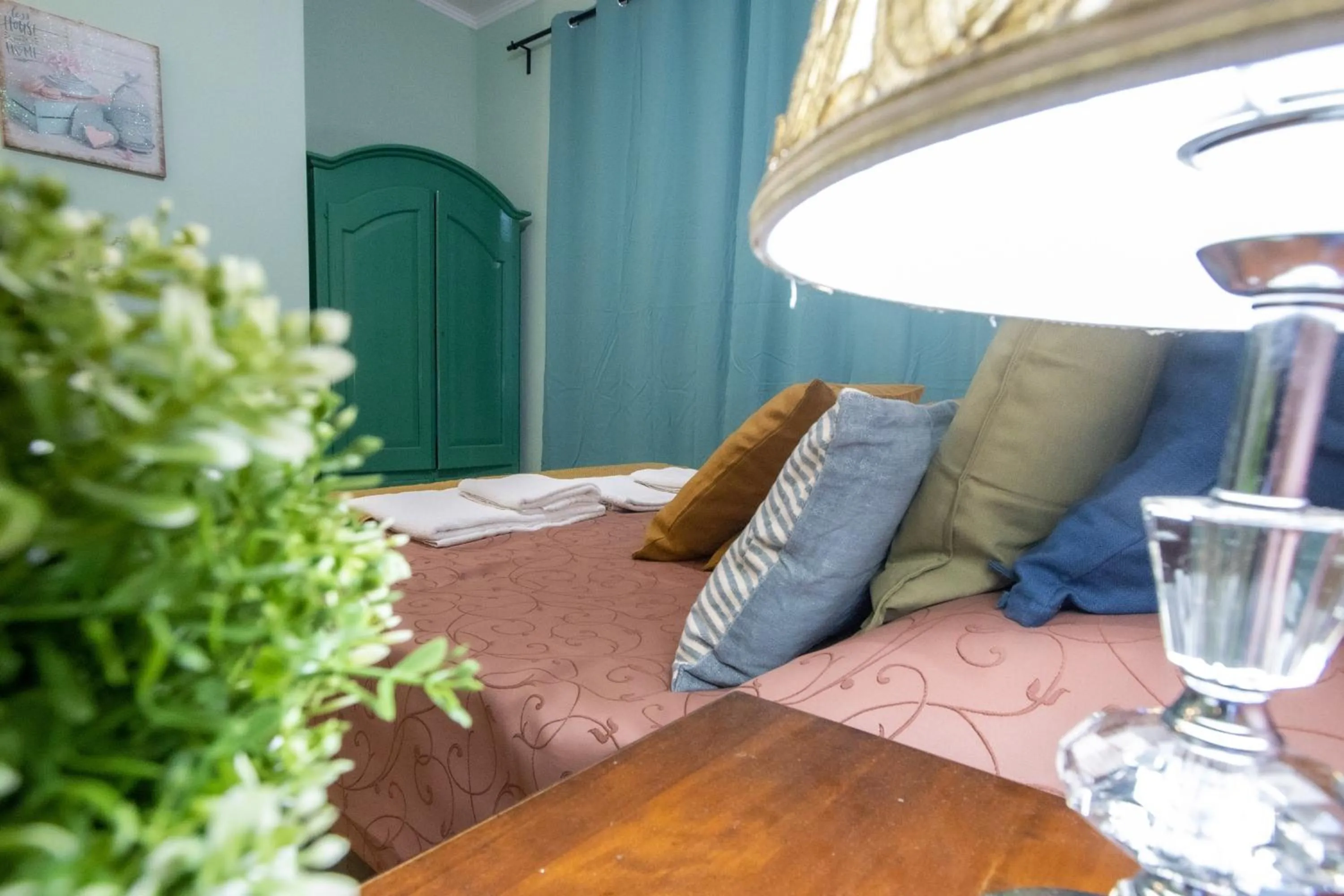 Bed in B&B Colorful Suite Yard