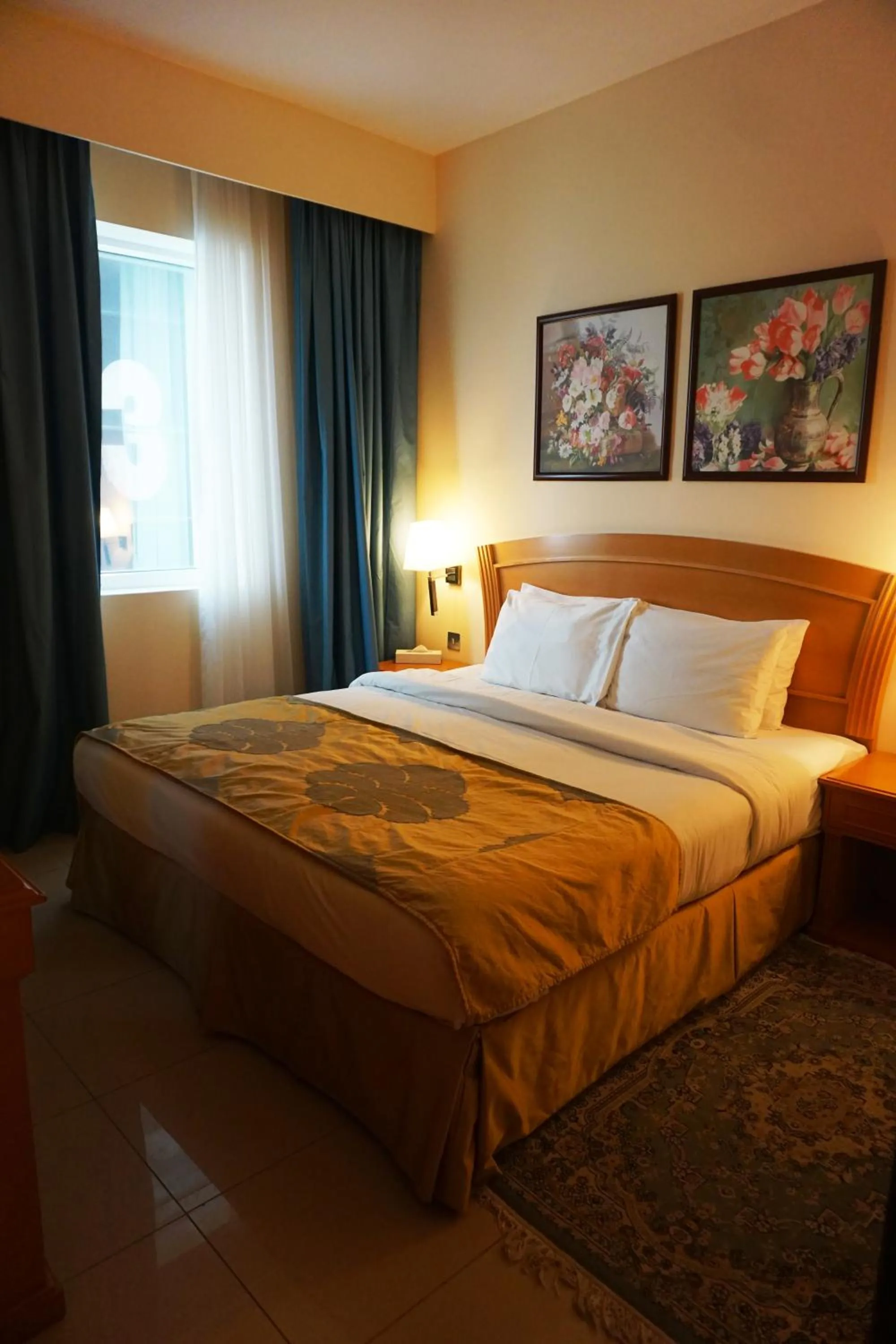 Bed in Golden Tulip Sharjah