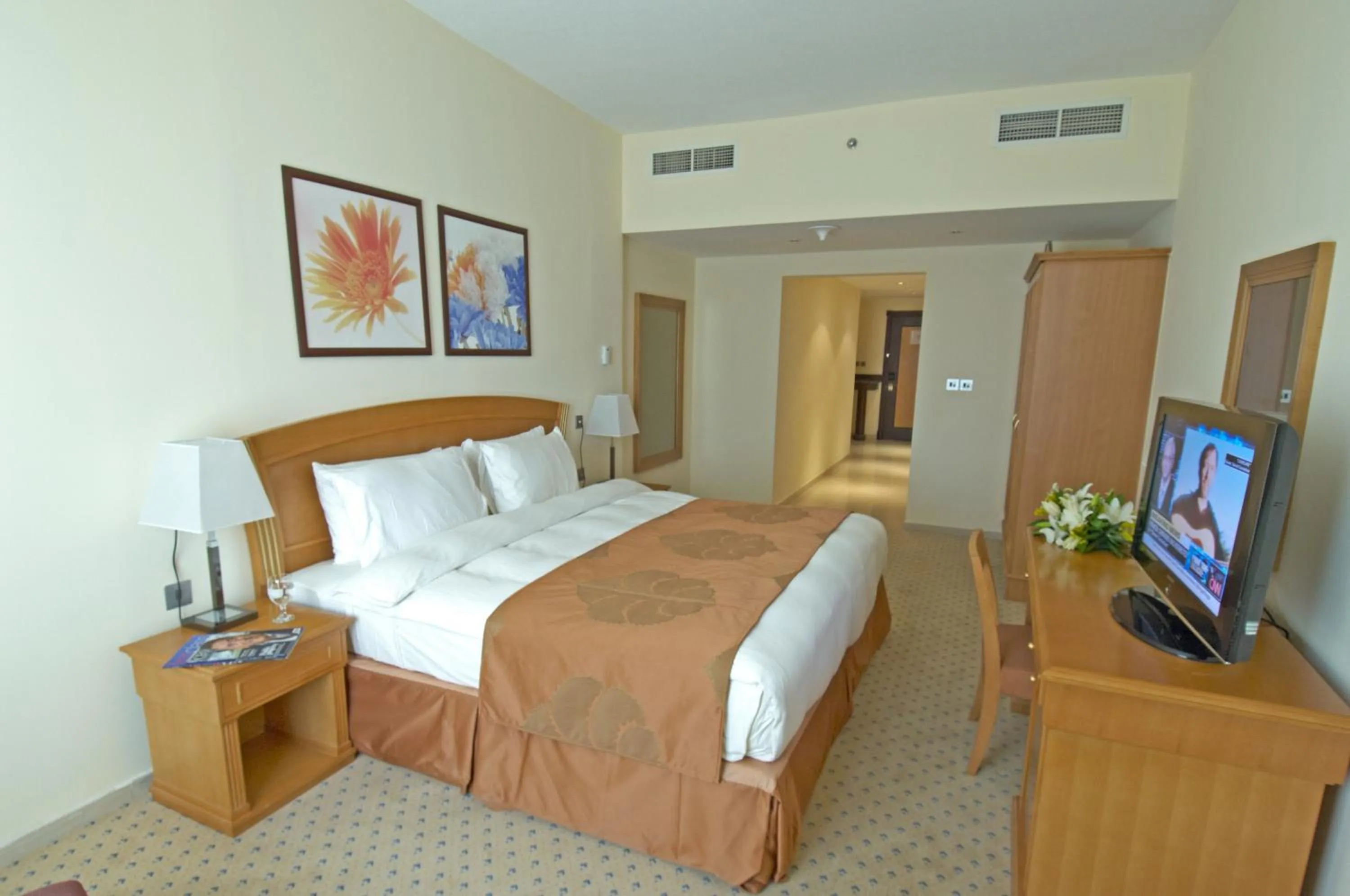 Bed in Golden Tulip Sharjah