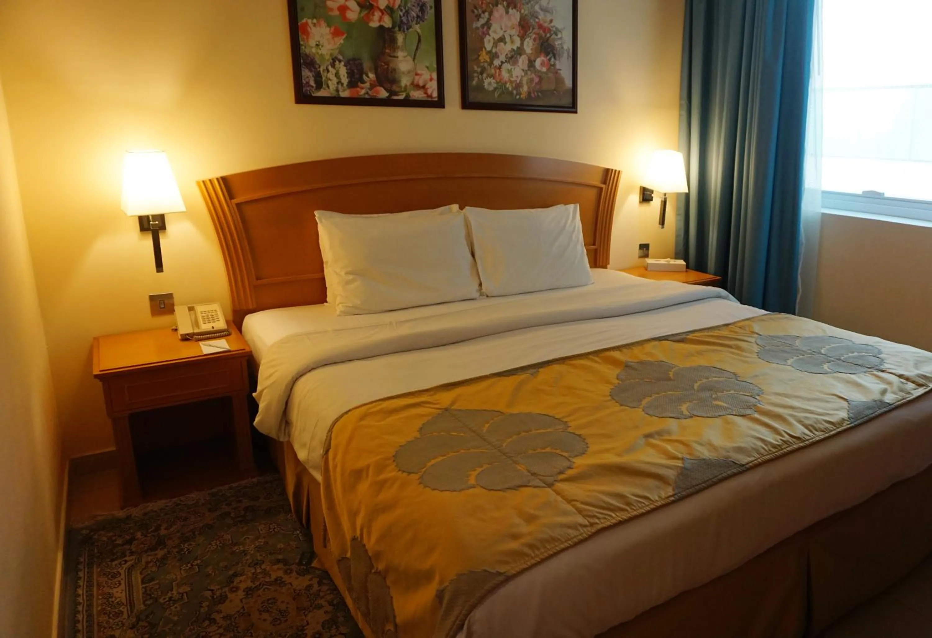 Bed in Golden Tulip Sharjah