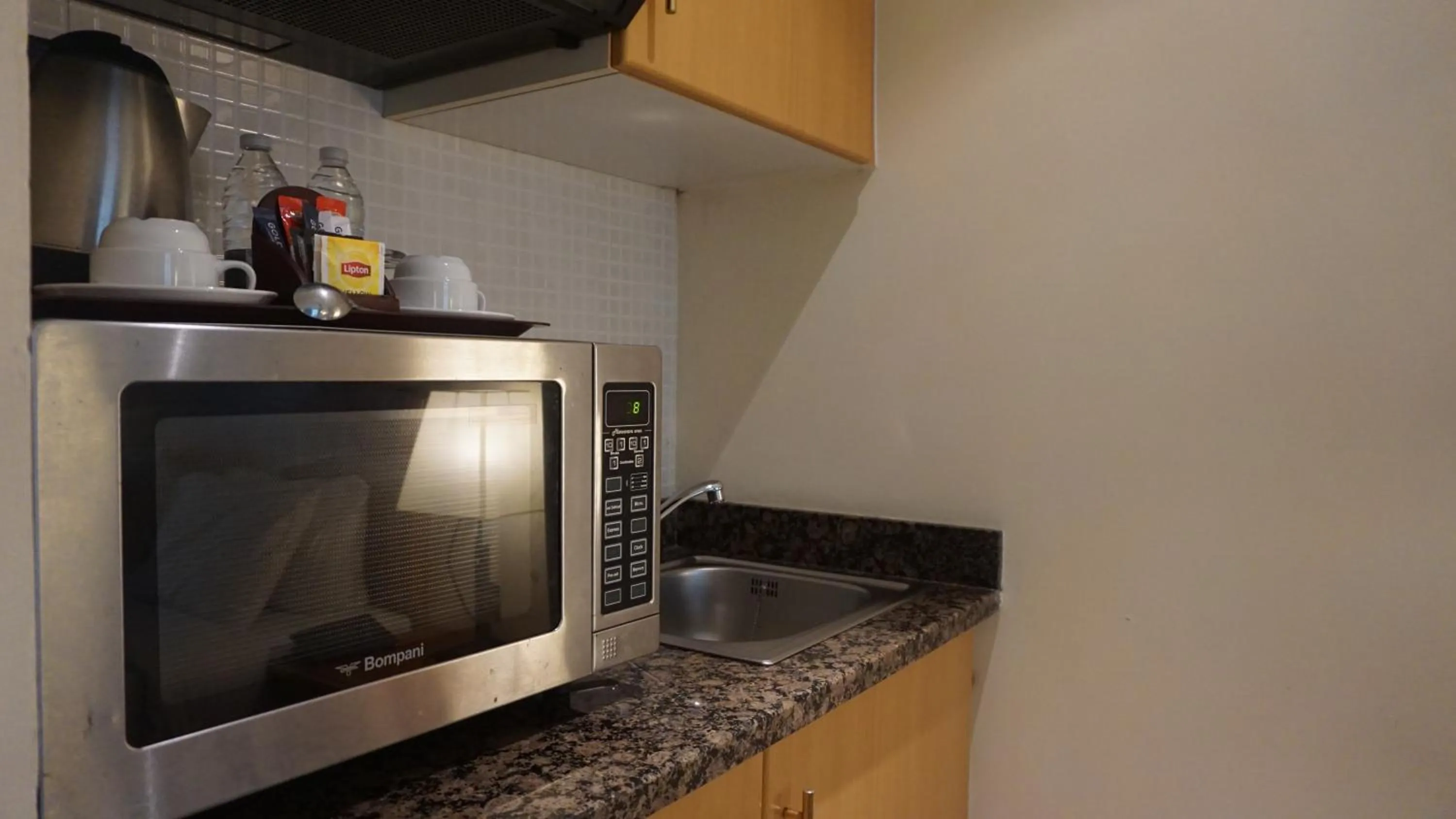 Coffee/tea facilities in Golden Tulip Sharjah