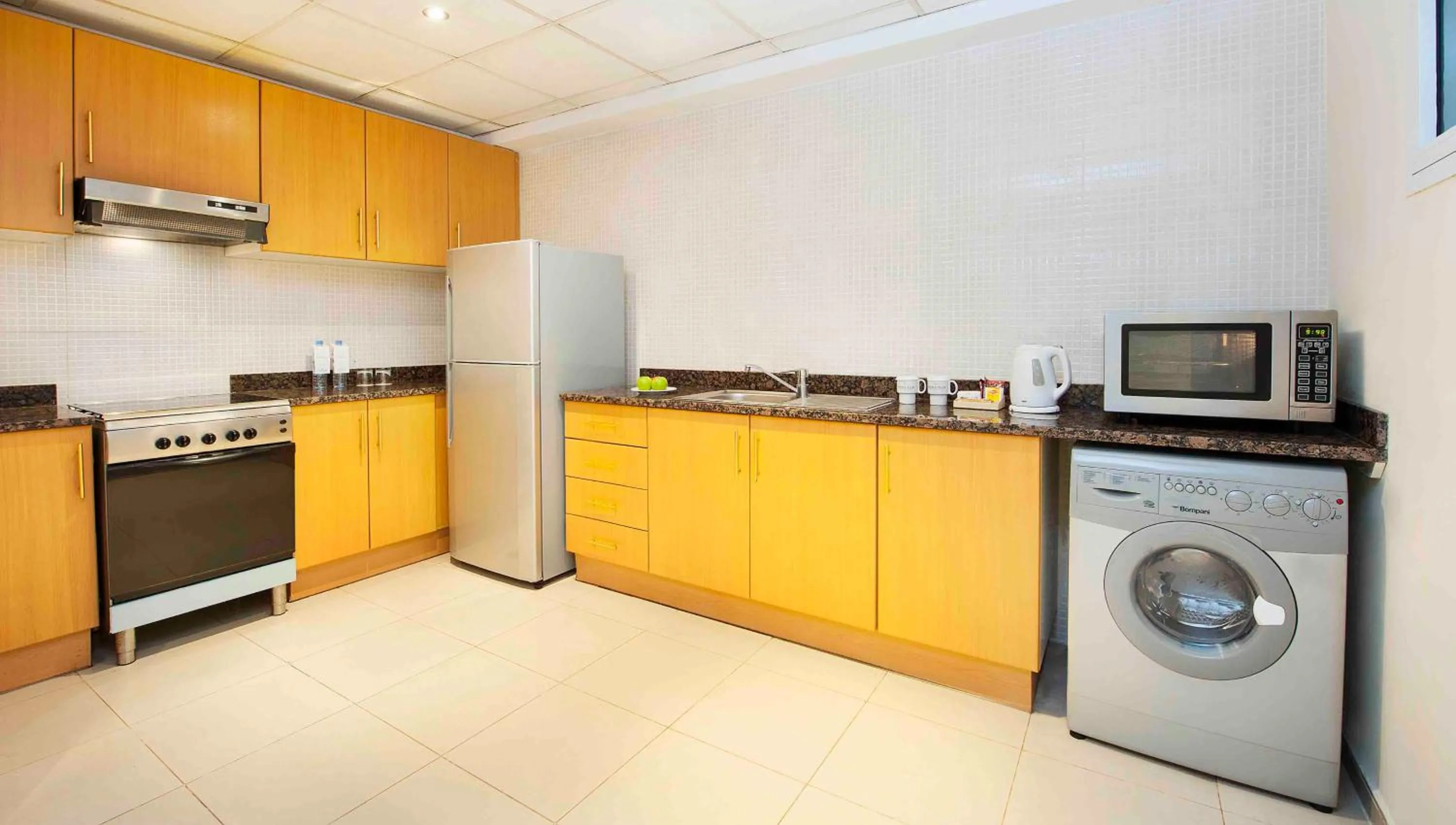 Kitchen or kitchenette in Golden Tulip Sharjah