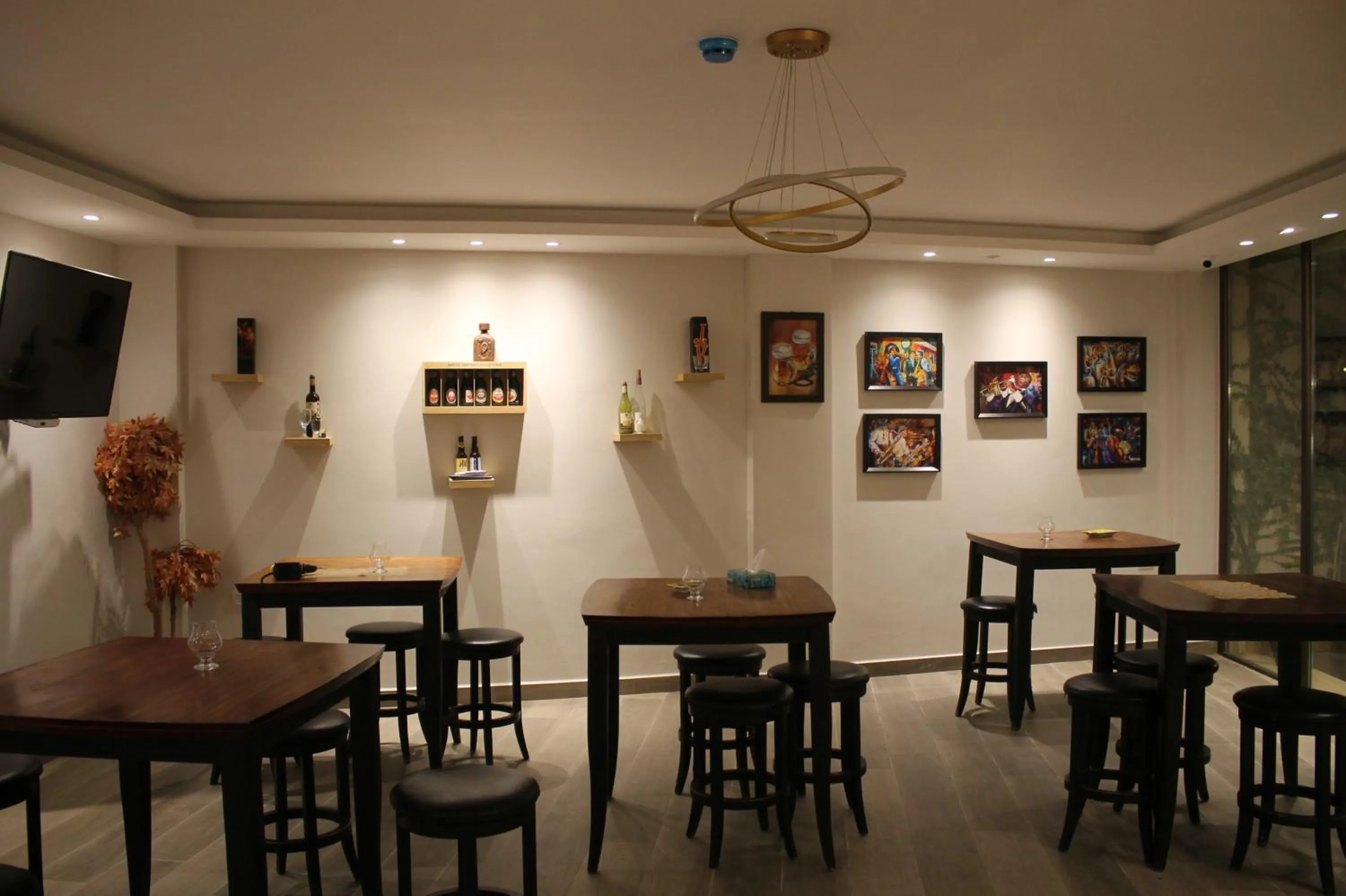 Restaurant/places to eat in Salome Hotel