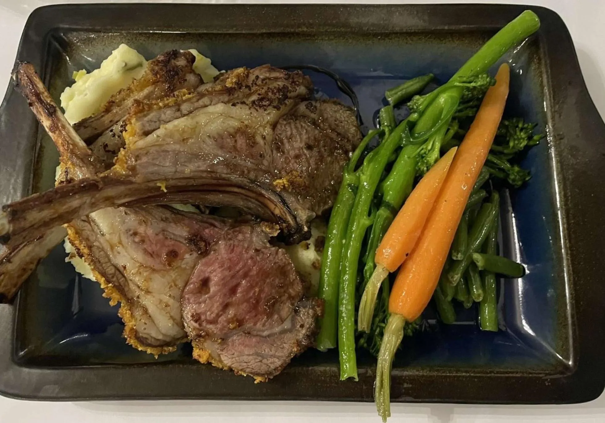 Food and drinks in Tumbarumba Motel & Elms Restaurant