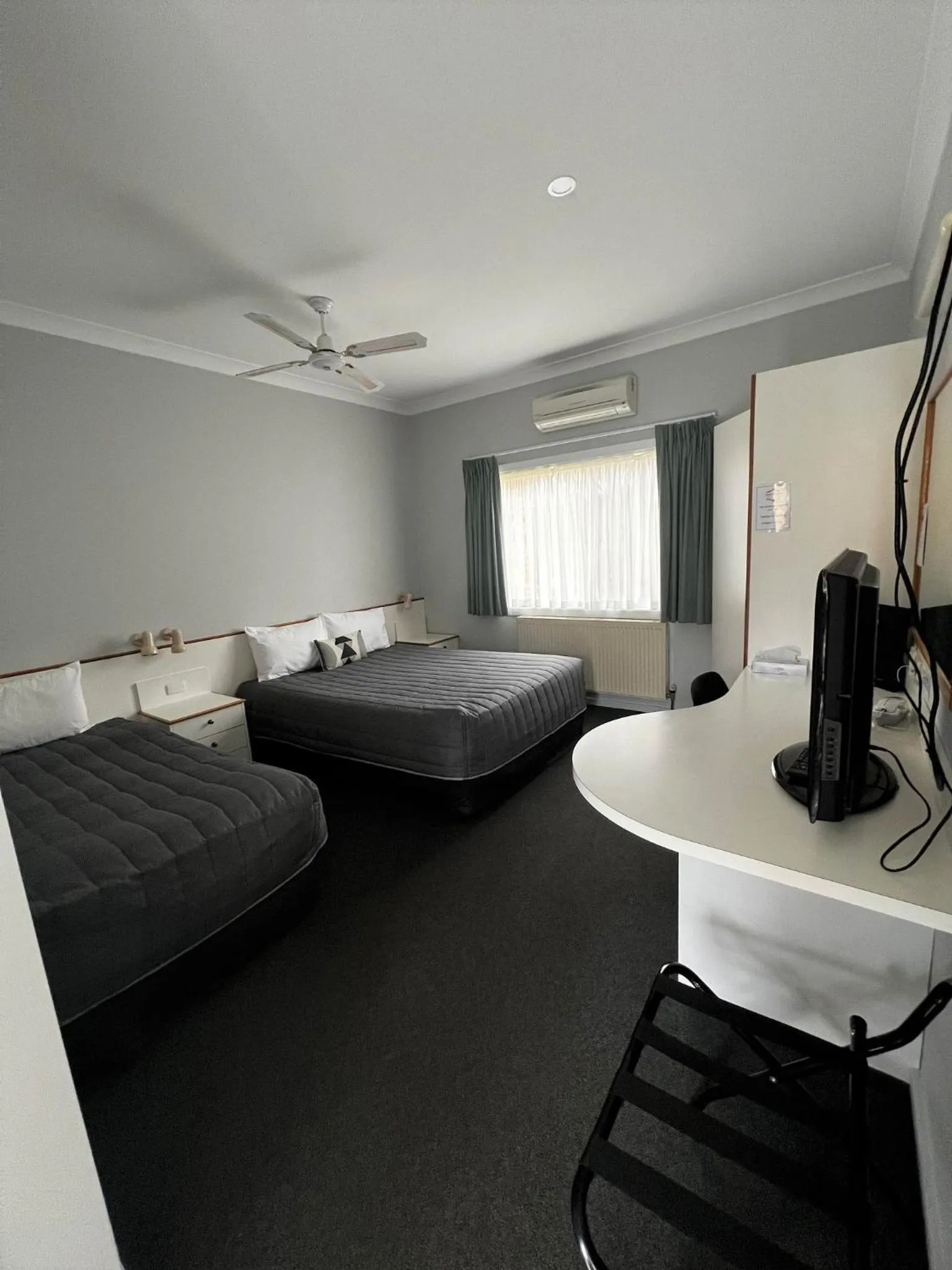 Bed in Tumbarumba Motel & Elms Restaurant