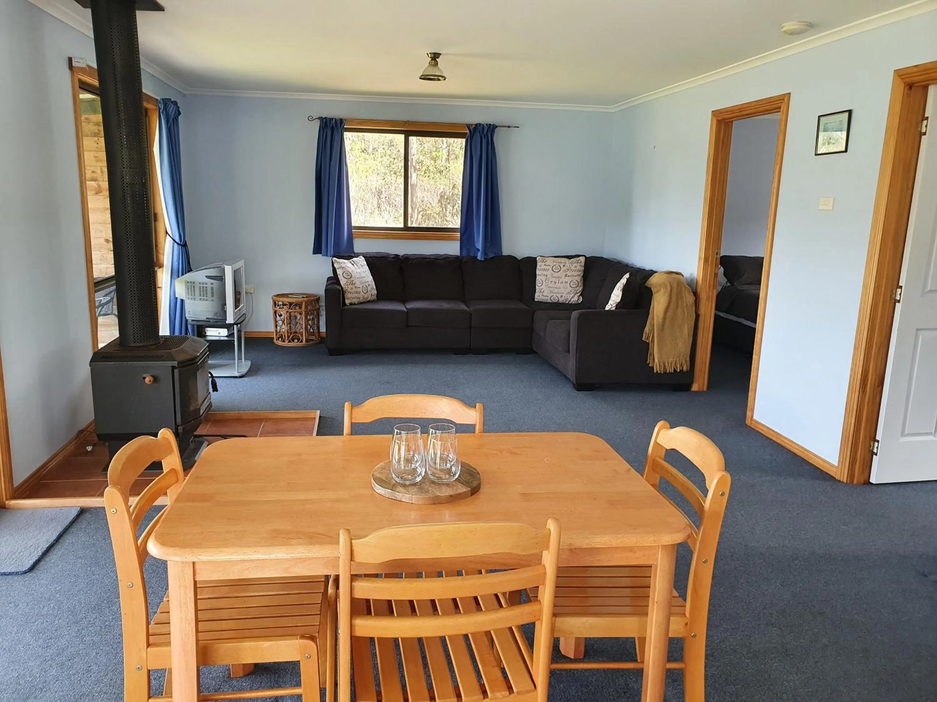 Dining area in Lake Yalleena Nature Retreat