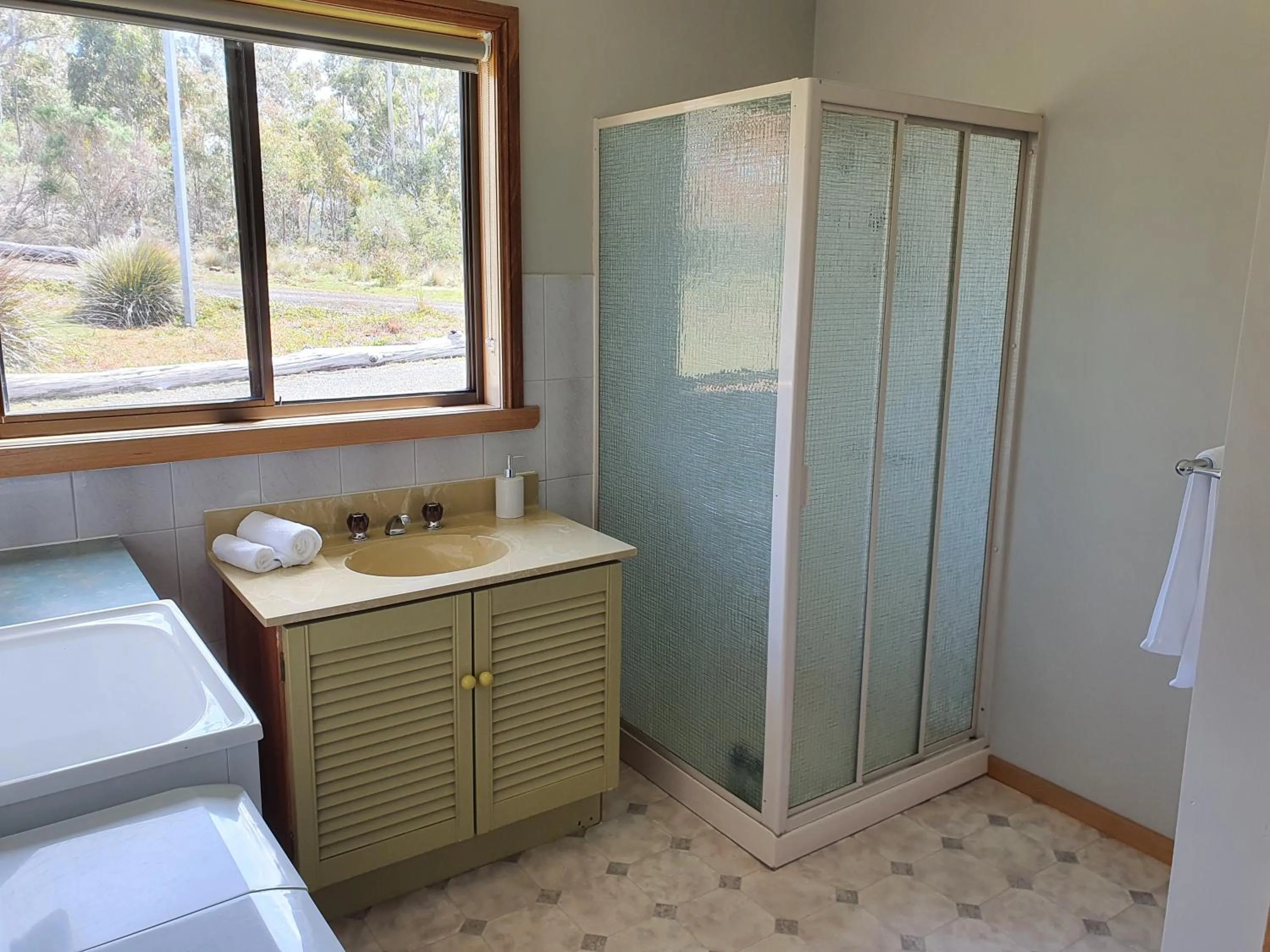 Bathroom in Lake Yalleena Nature Retreat