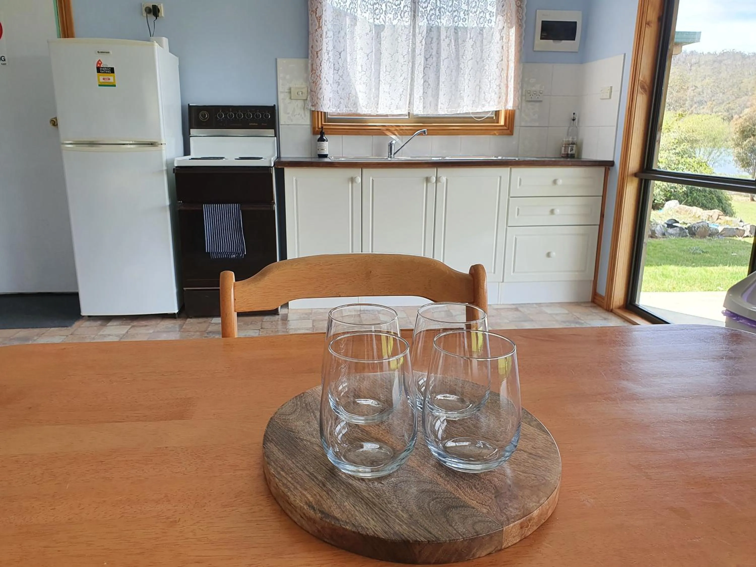 Kitchen or kitchenette in Lake Yalleena Nature Retreat