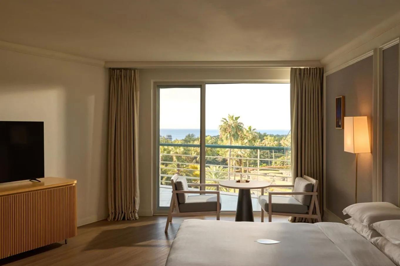 Area and facilities, Bed in Grand Josun Jeju