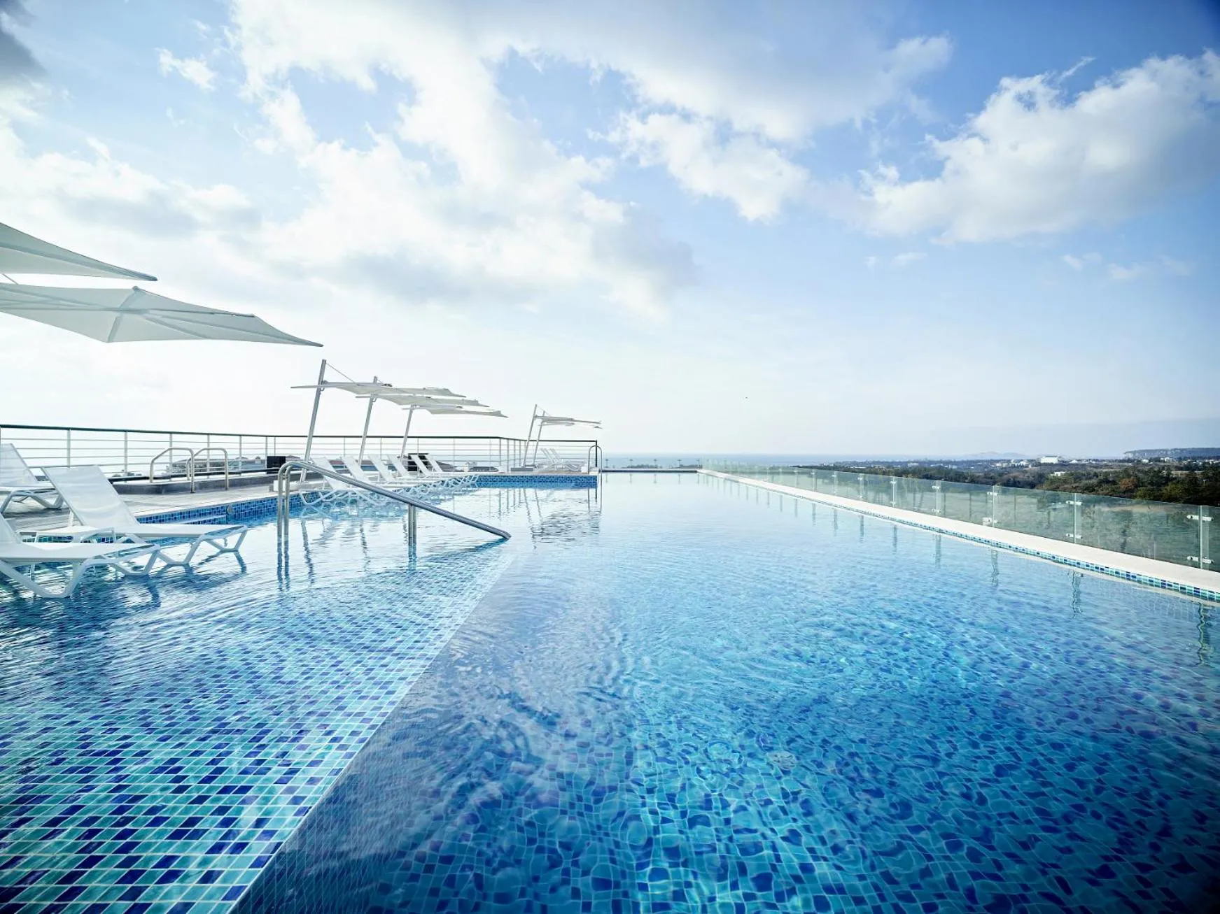 Swimming pool in Grand Josun Jeju
