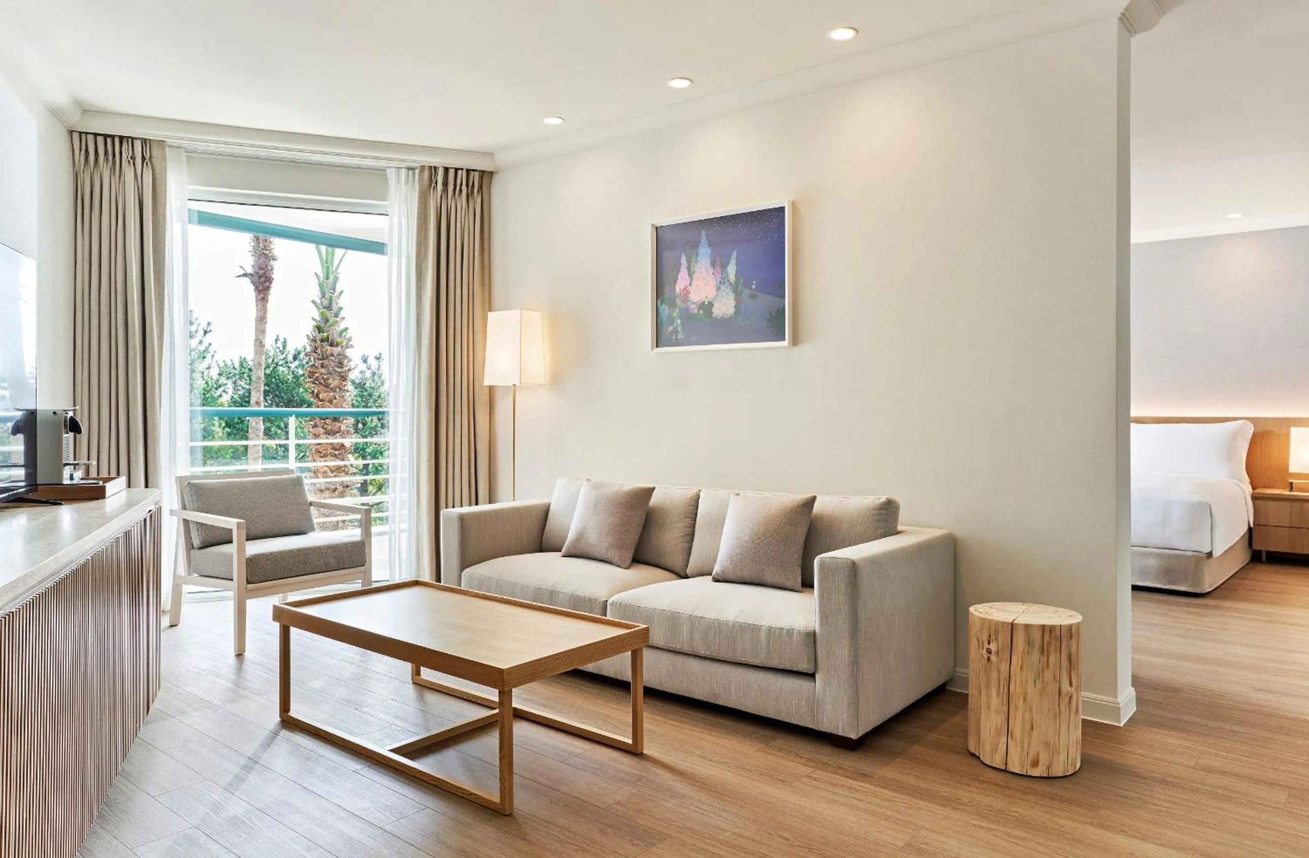 Photo of the whole room in Grand Josun Jeju