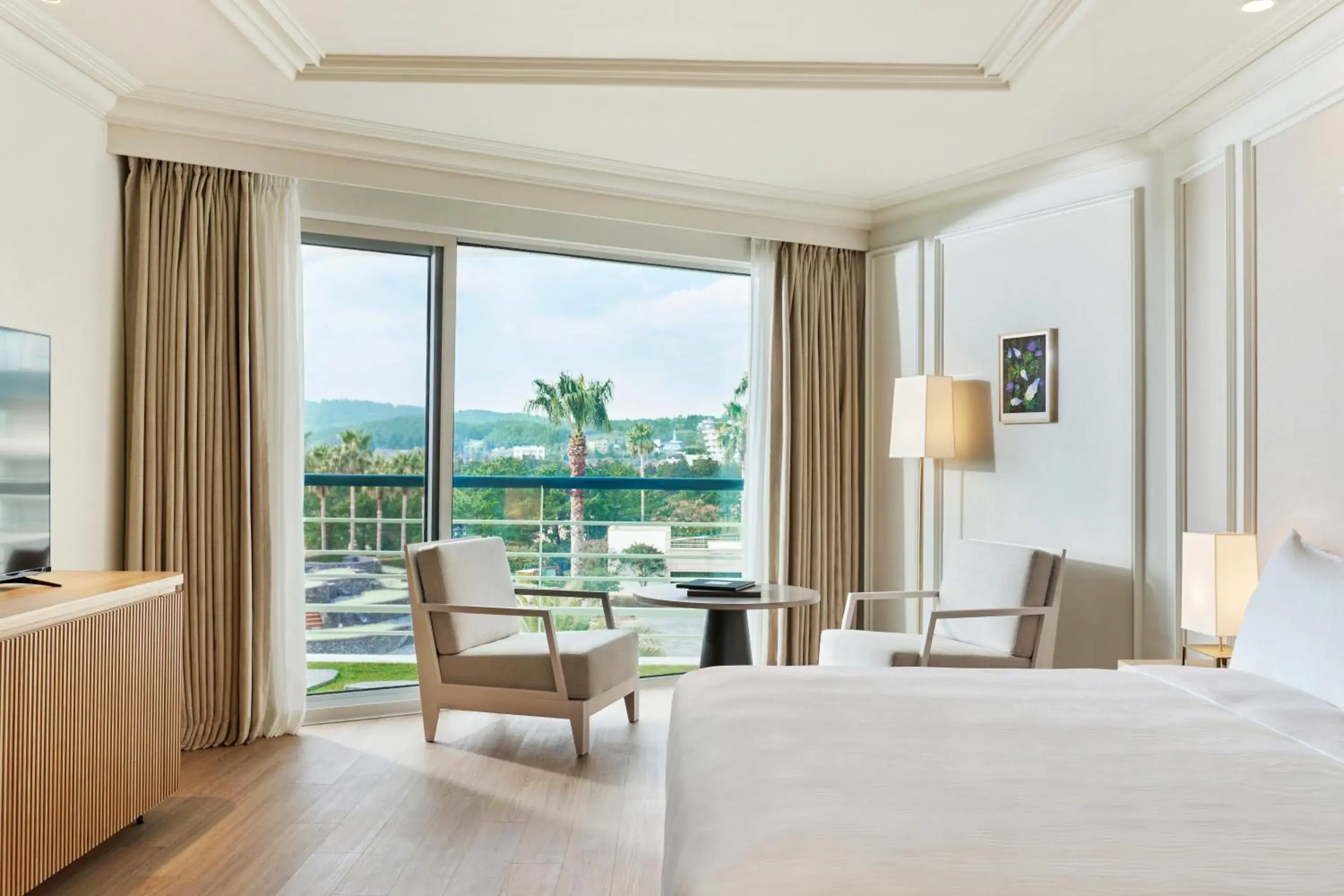 Deluxe Standard View King in Grand Josun Jeju Deluxe Standard View King in Grand Josun Jeju