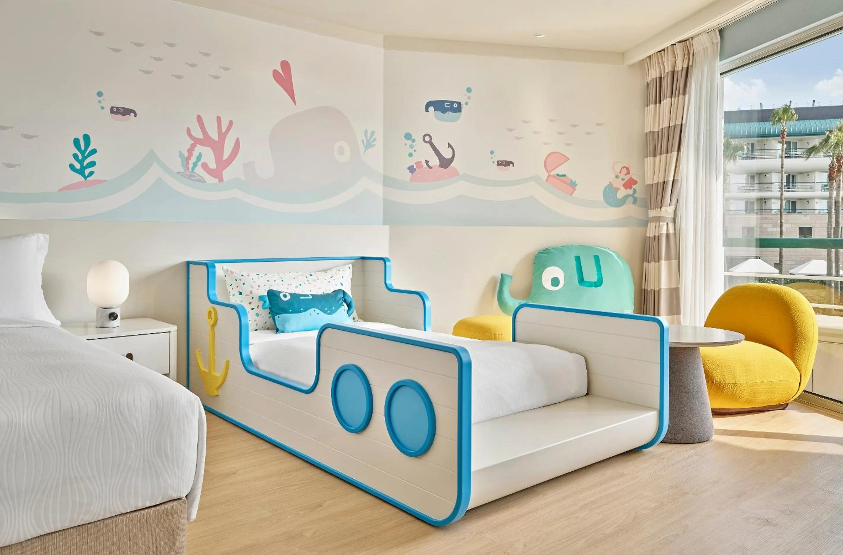 Photo of the whole room, Bed in Grand Josun Jeju