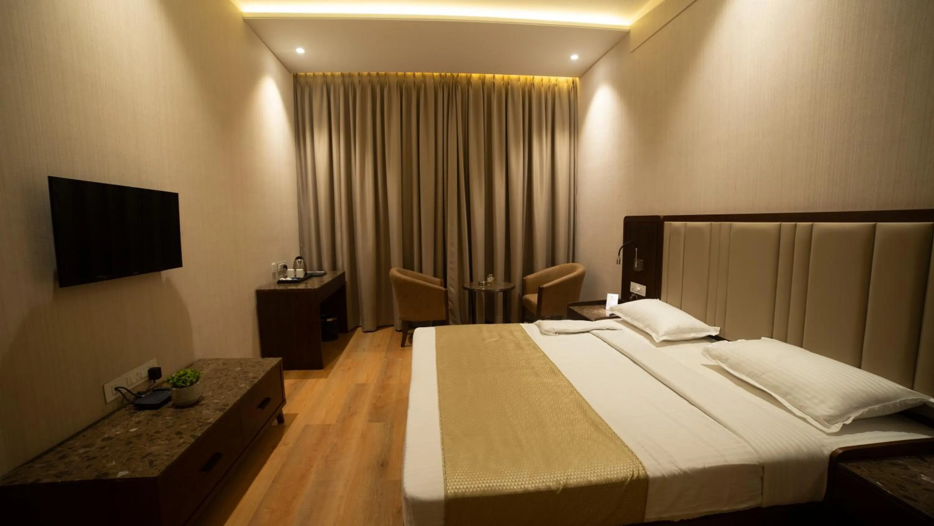 Bed in HOTEL RAJHANS ABHINANDAN