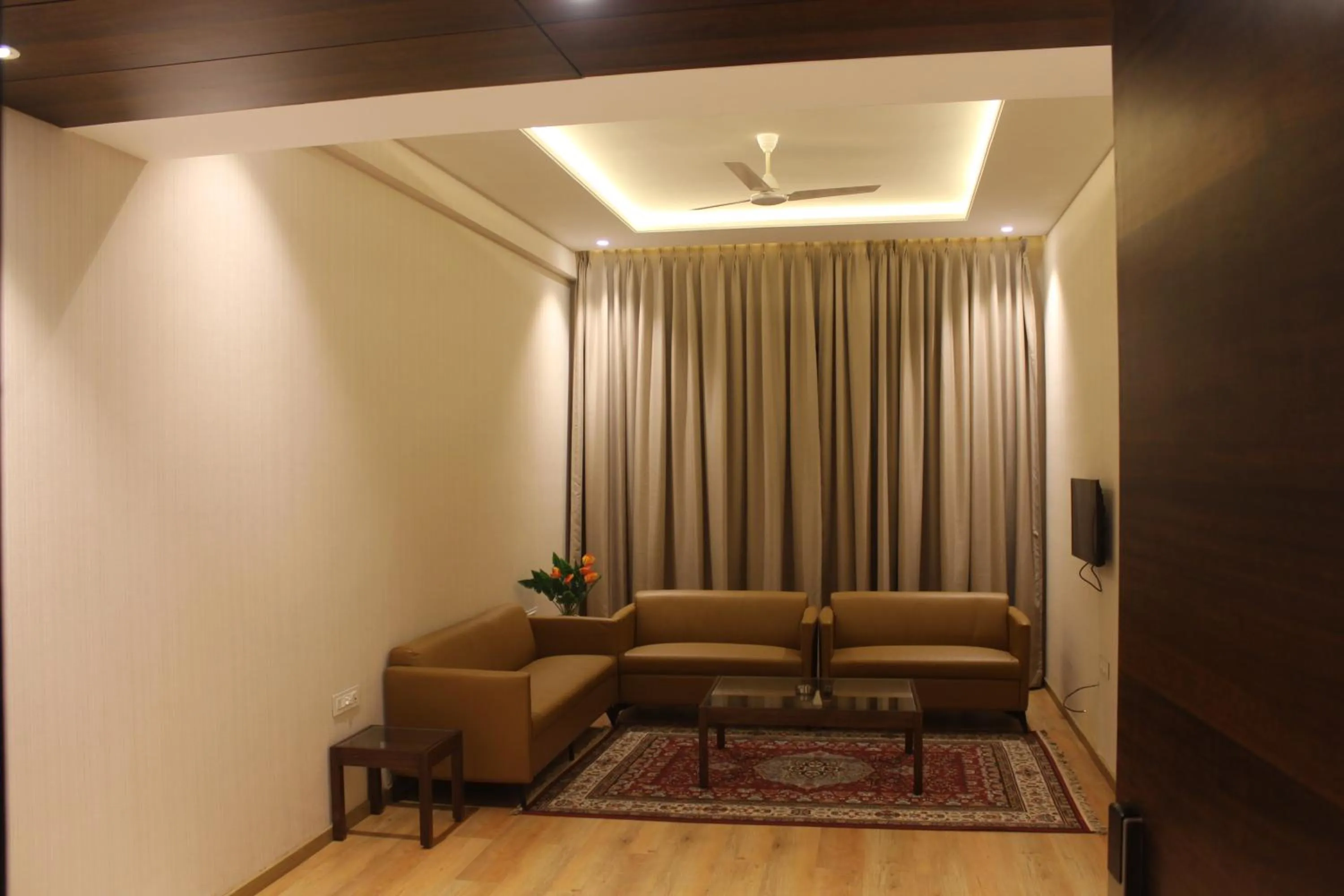 Living room in HOTEL RAJHANS ABHINANDAN