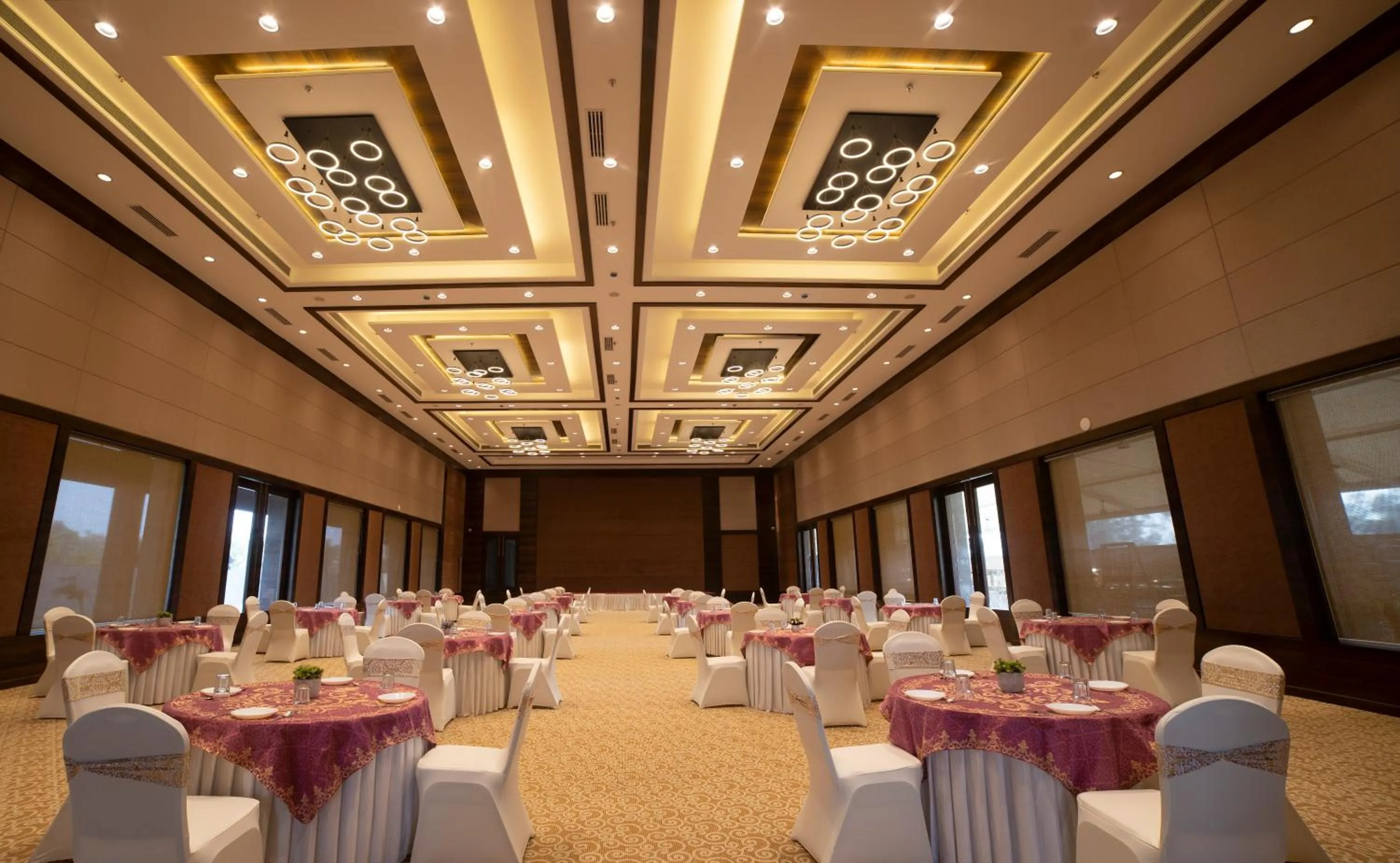 Banquet/Function facilities in HOTEL RAJHANS ABHINANDAN