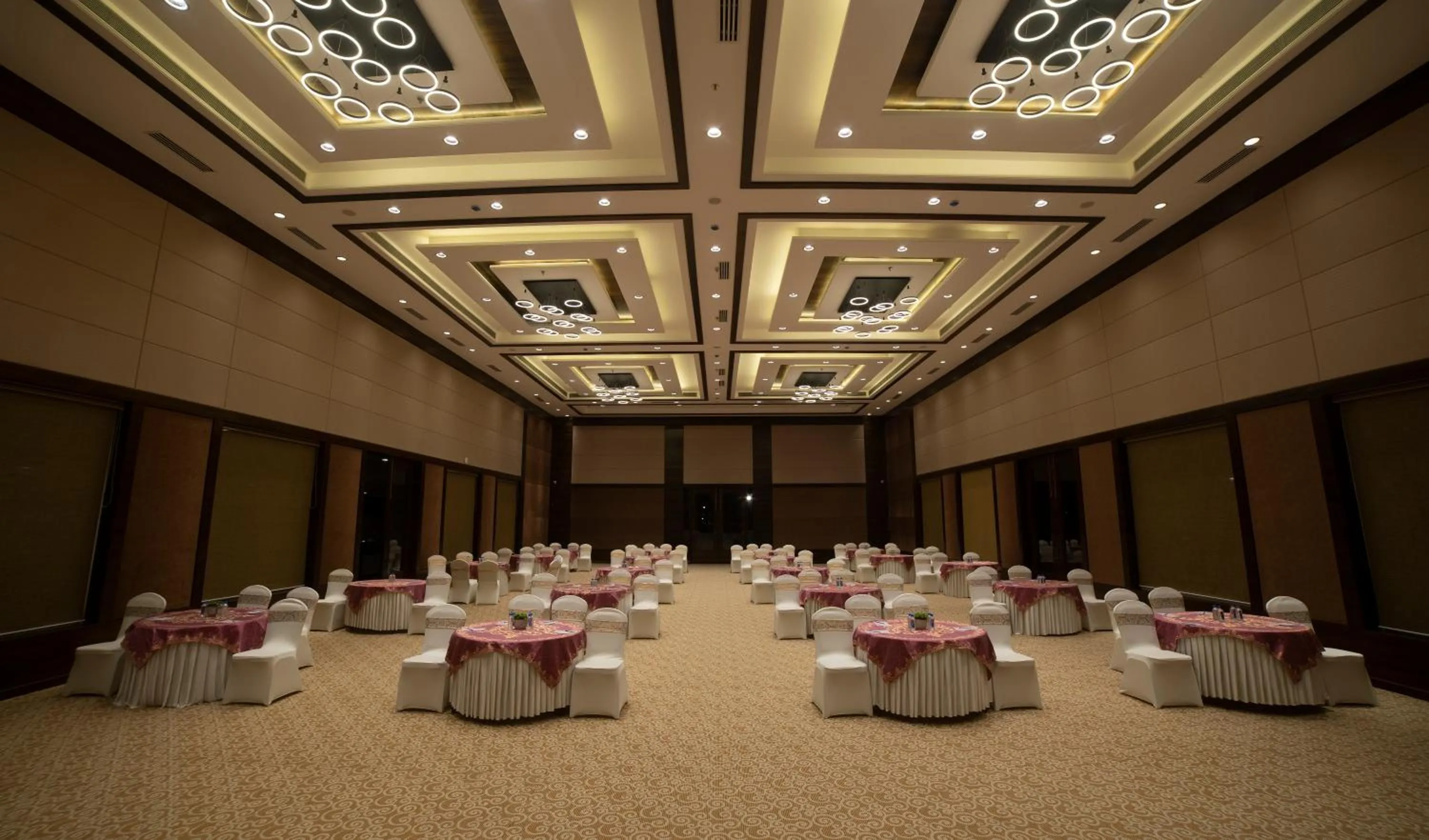 Banquet/Function facilities in HOTEL RAJHANS ABHINANDAN