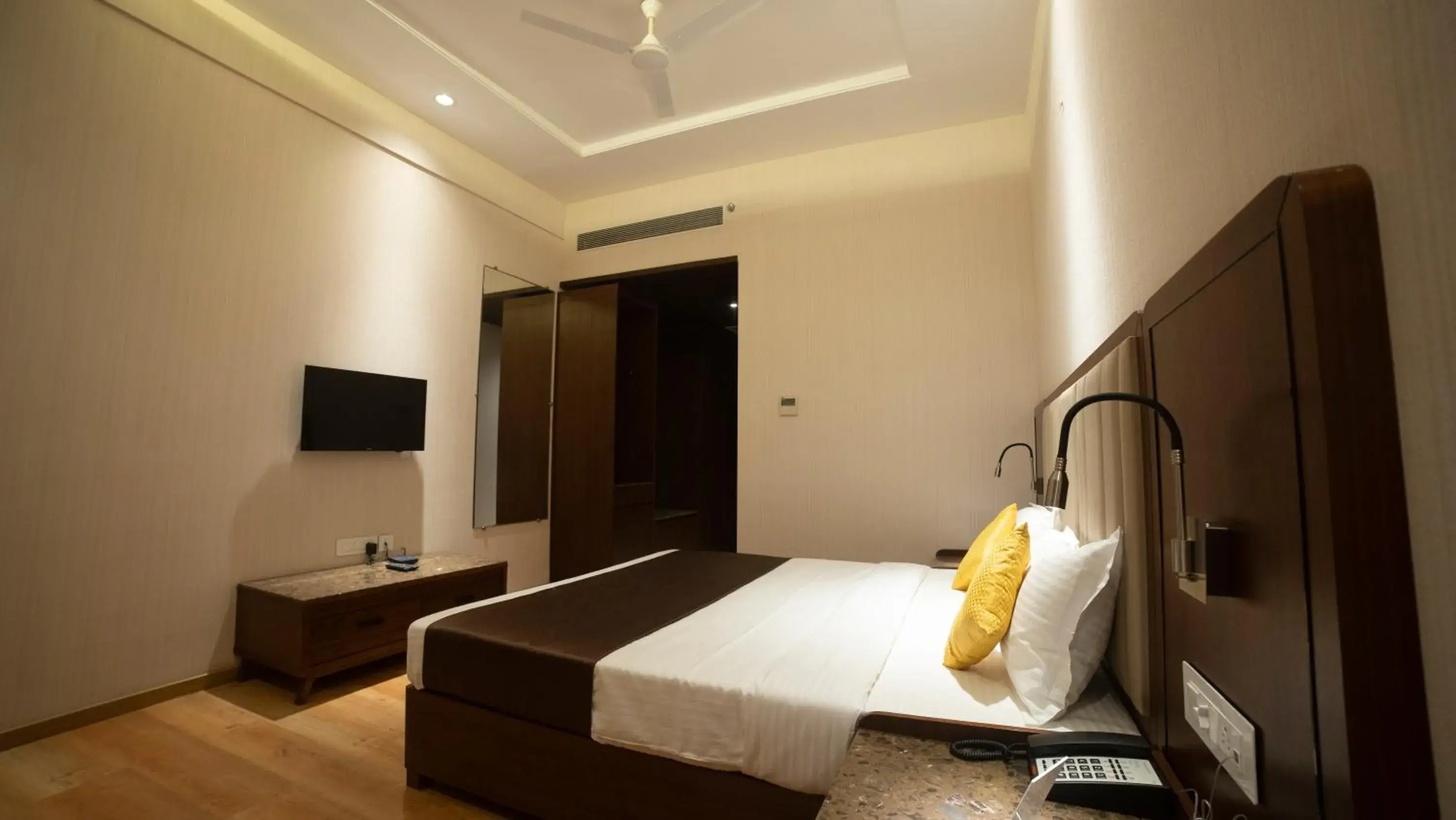 Deluxe Room - single occupancy in HOTEL RAJHANS ABHINANDAN Deluxe Room - single occupancy in HOTEL RAJHANS ABHINANDAN