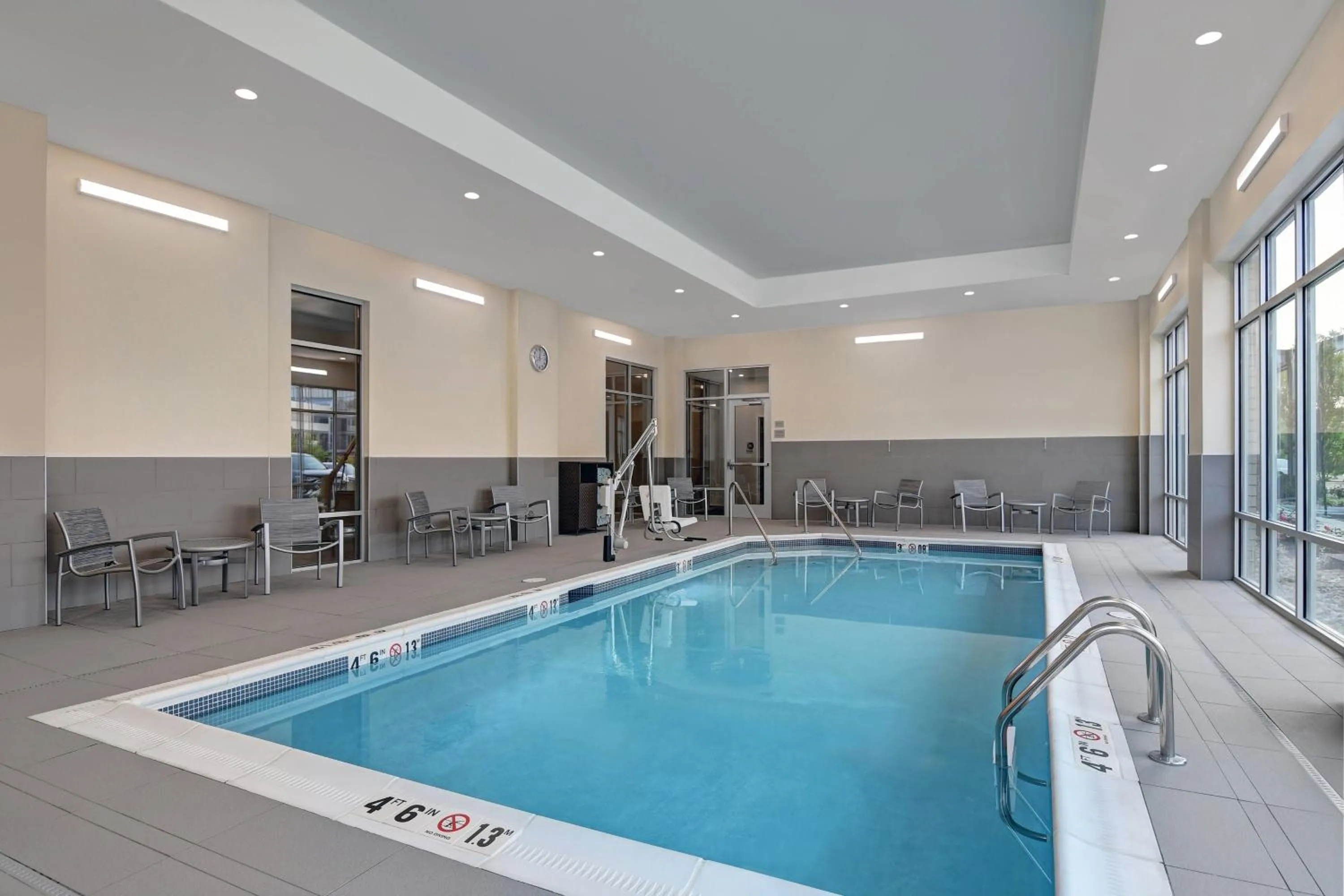 Swimming pool in TownePlace Suites by Marriott Columbus Dublin