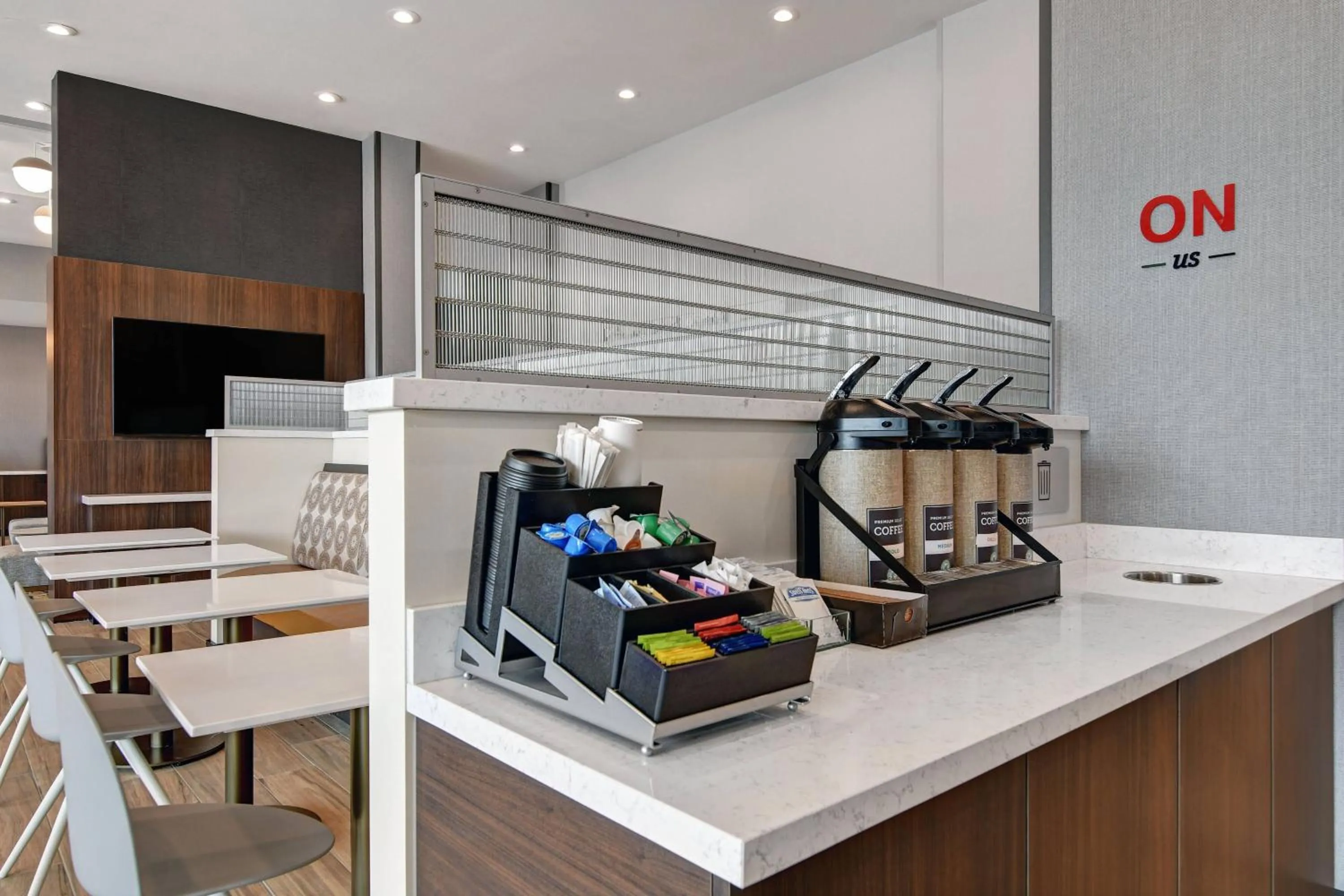 Lounge or bar in TownePlace Suites by Marriott Columbus Dublin