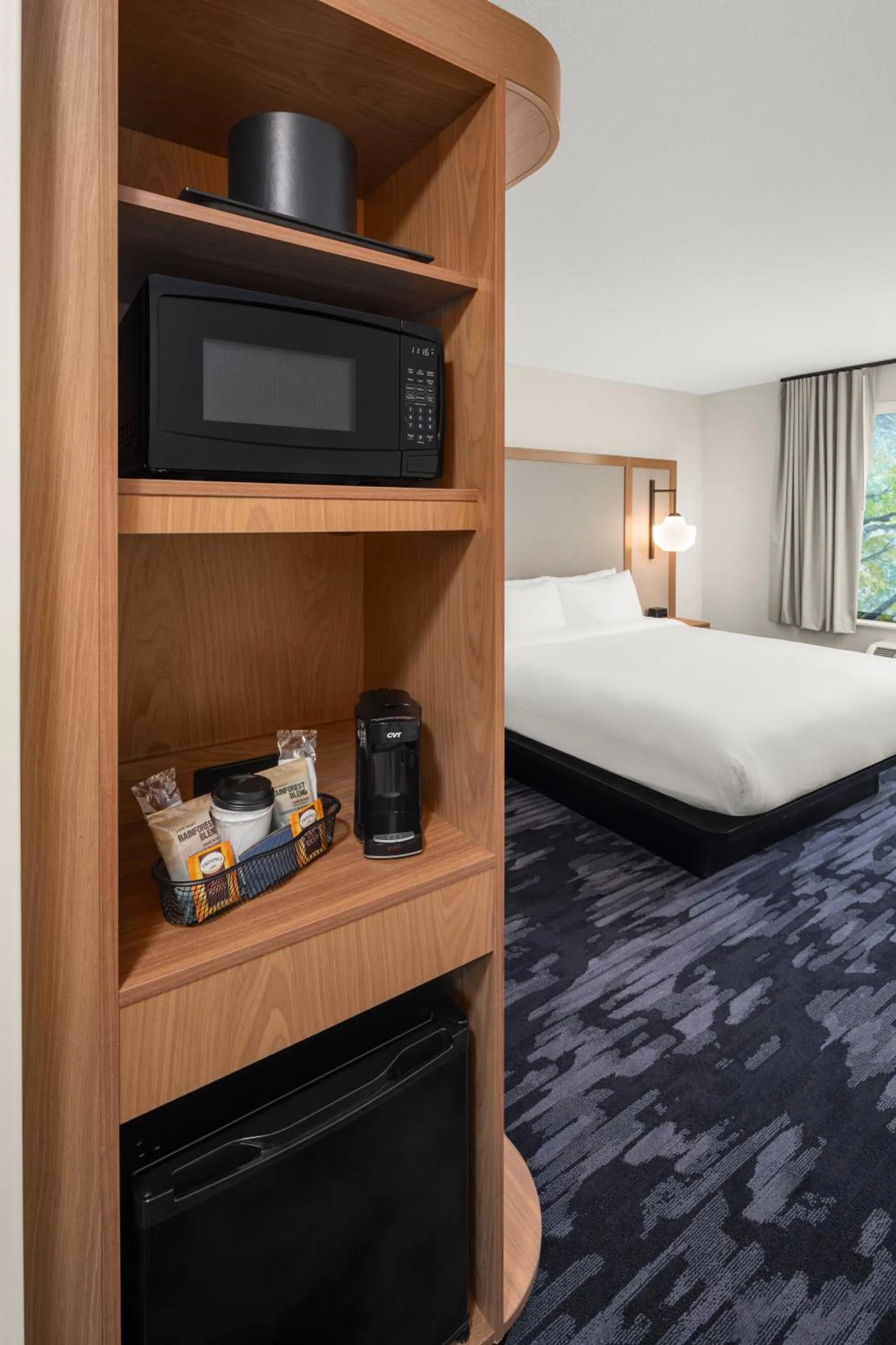 Coffee/tea facilities, Bed in Fairfield by Marriott Inn & Suites Duluth