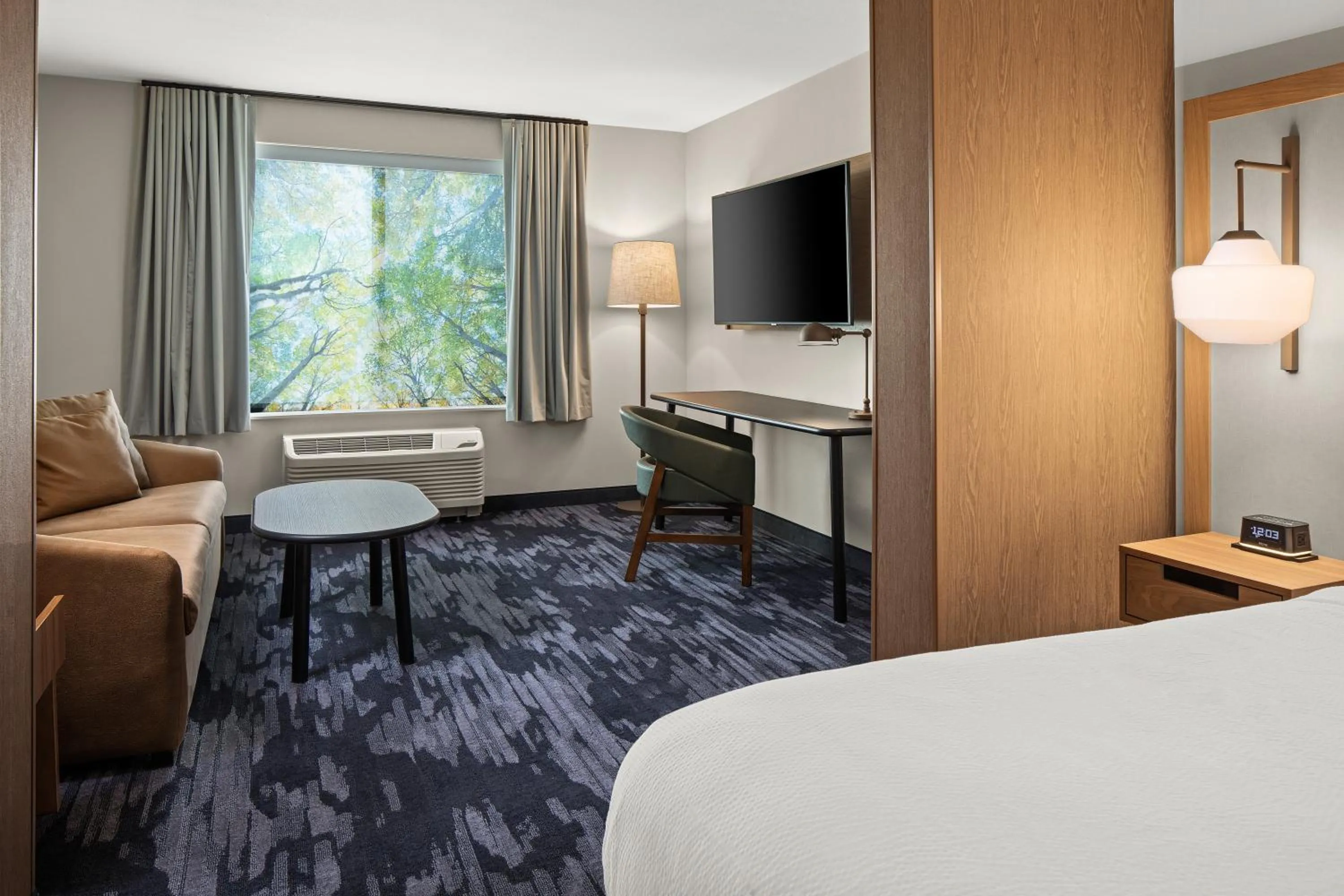 Seating area, Bed in Fairfield by Marriott Inn & Suites Duluth