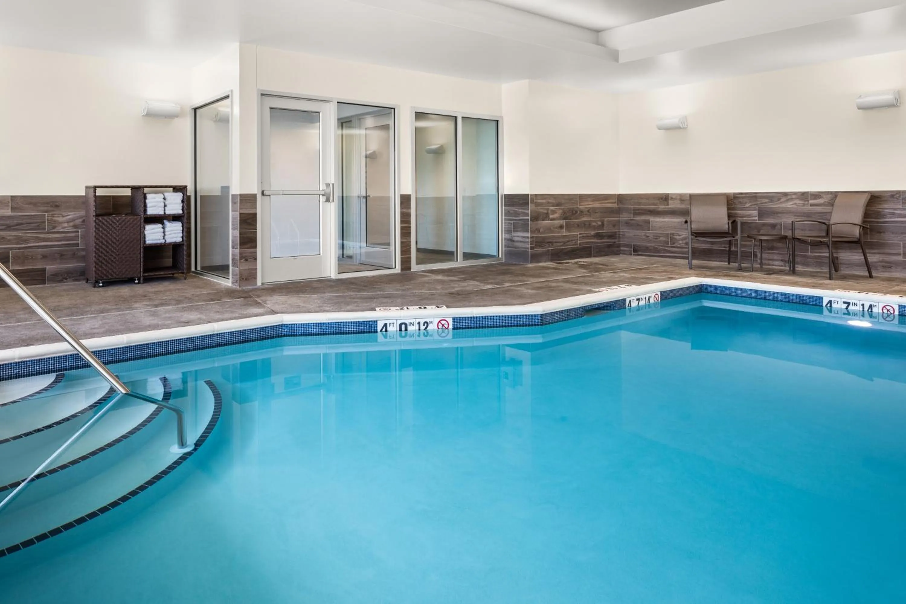 Swimming pool in Fairfield by Marriott Inn & Suites Duluth