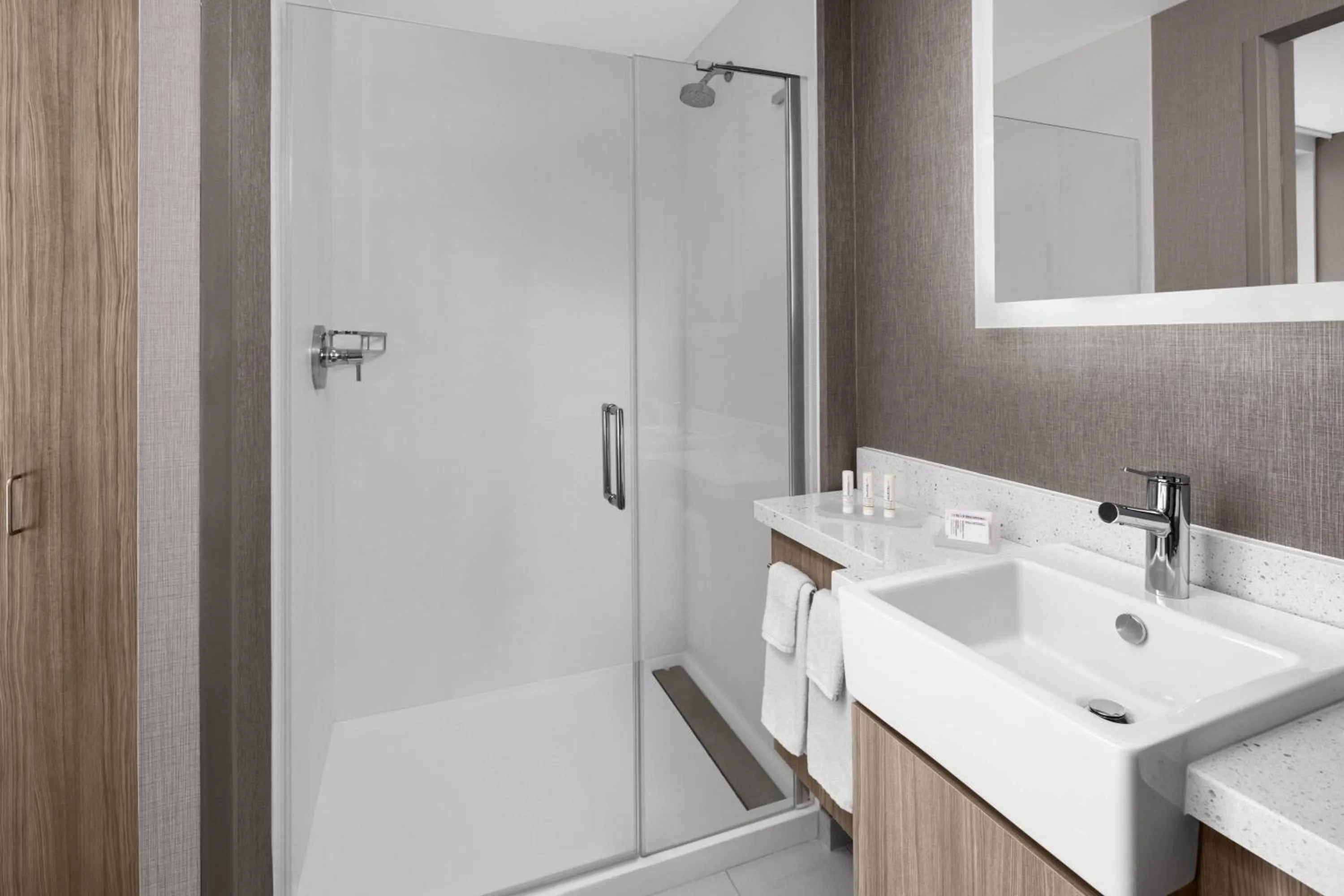 Bathroom in SpringHill Suites by Marriott East Rutherford Meadowlands Carlstadt