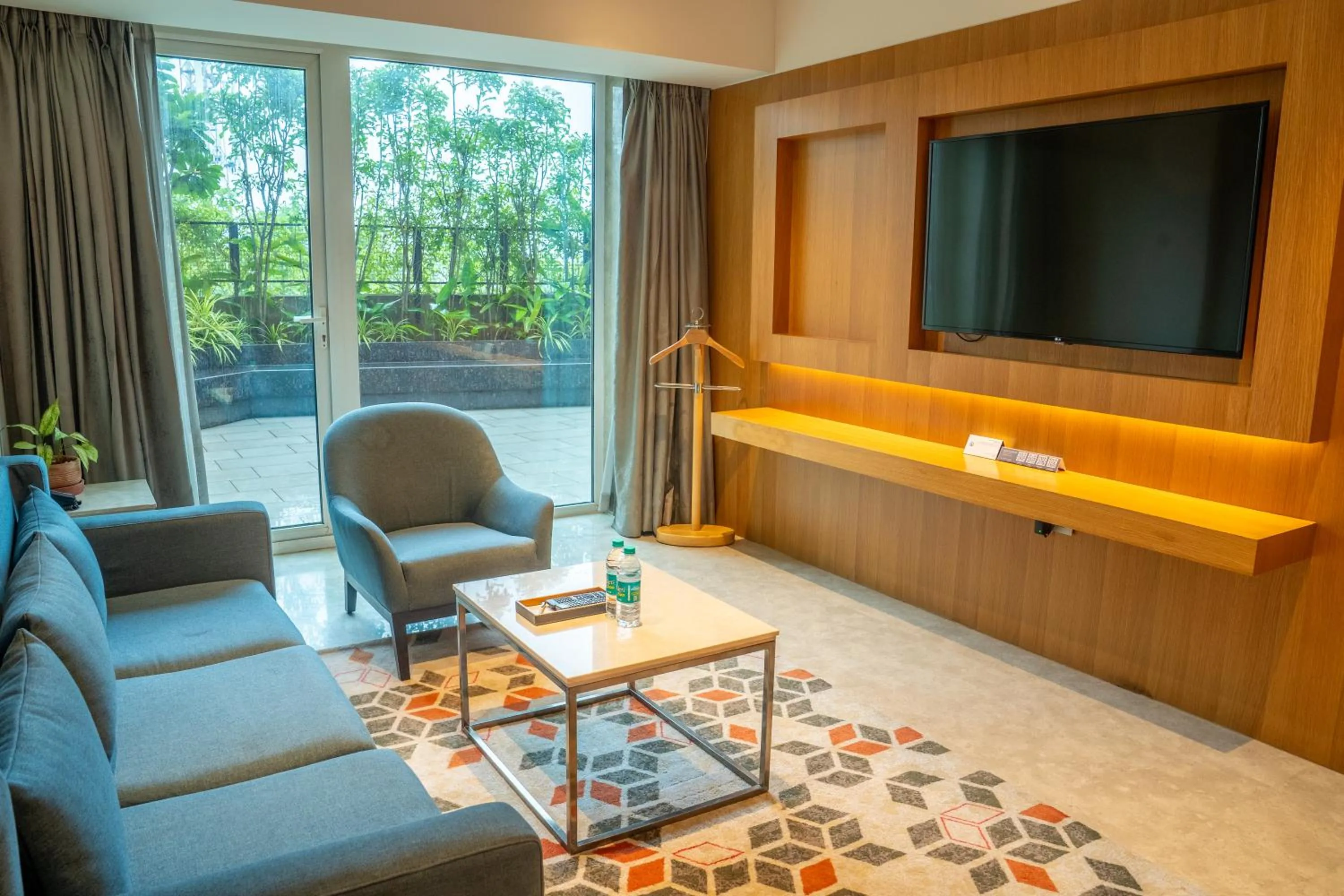 Living room in Courtyard by Marriott Nashik
