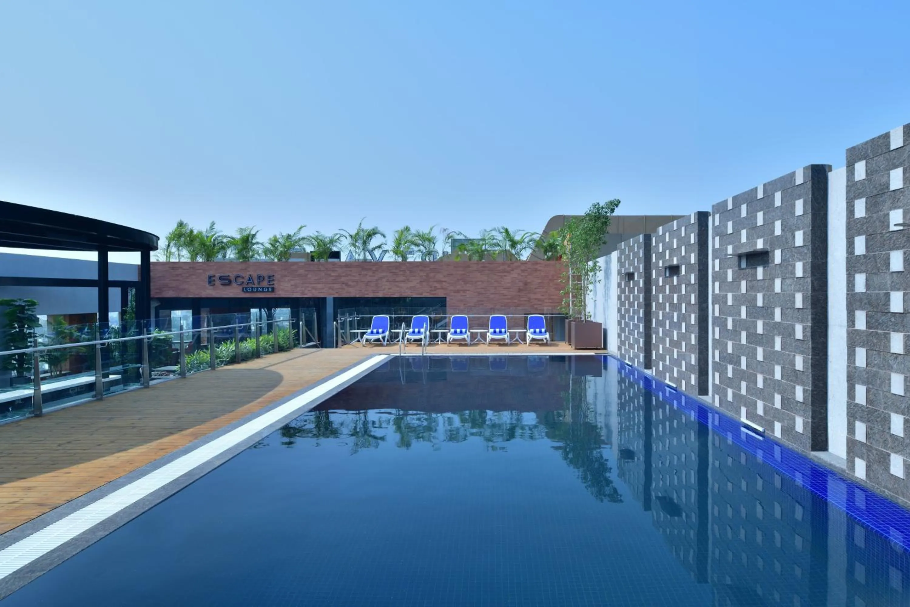 Swimming pool in Courtyard by Marriott Nashik