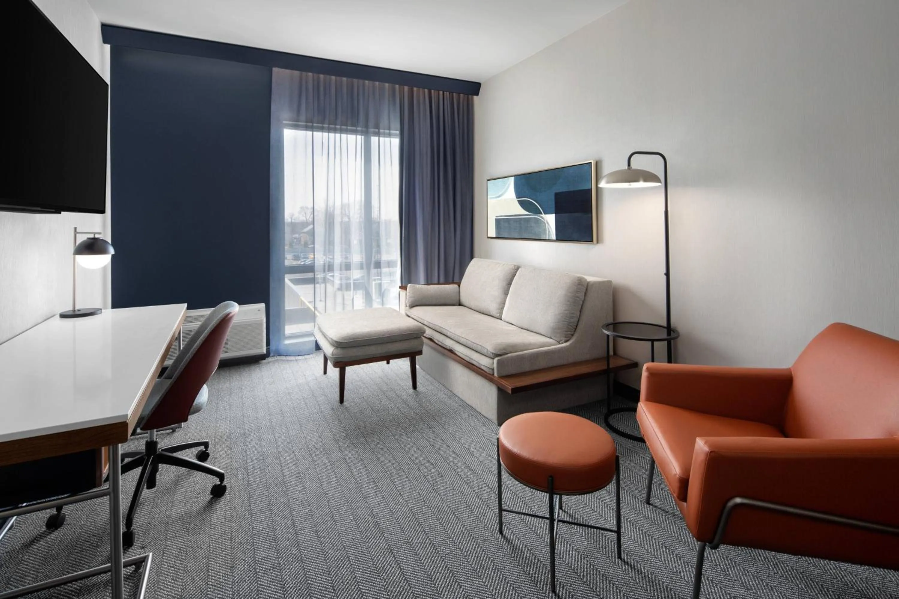 Living room in Courtyard by Marriott Lansing Downtown