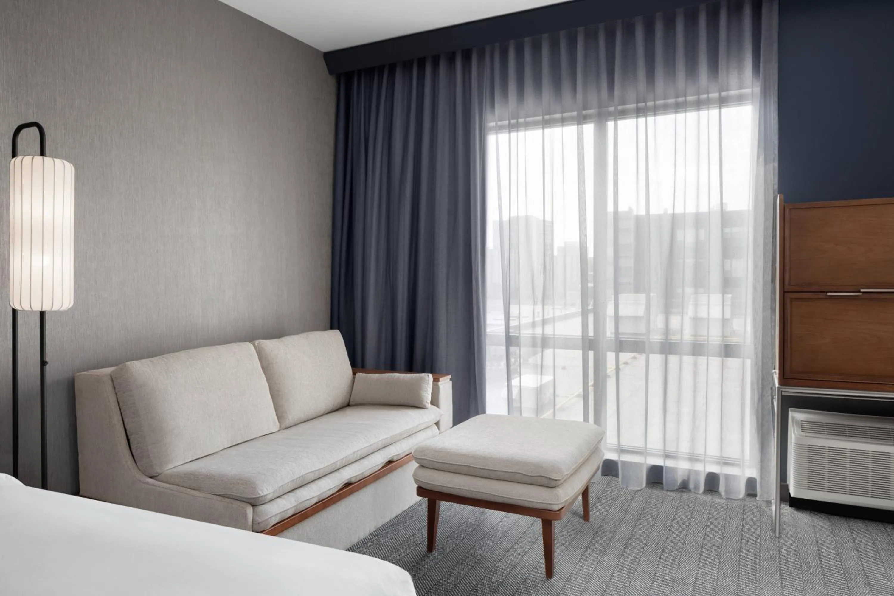 Photo of the whole room, Bed in Courtyard by Marriott Lansing Downtown