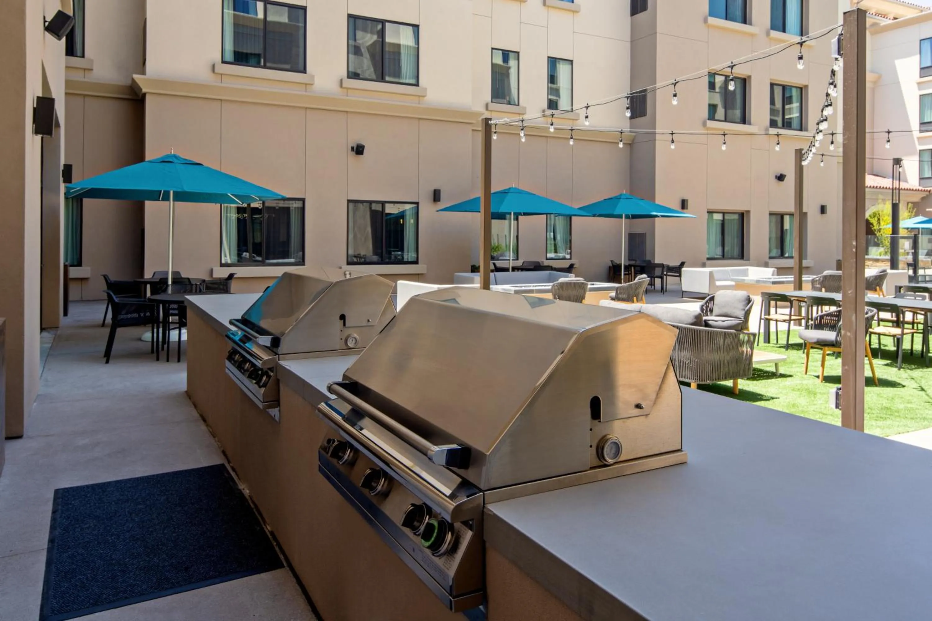 BBQ facilities in SpringHill Suites by Marriott Valencia