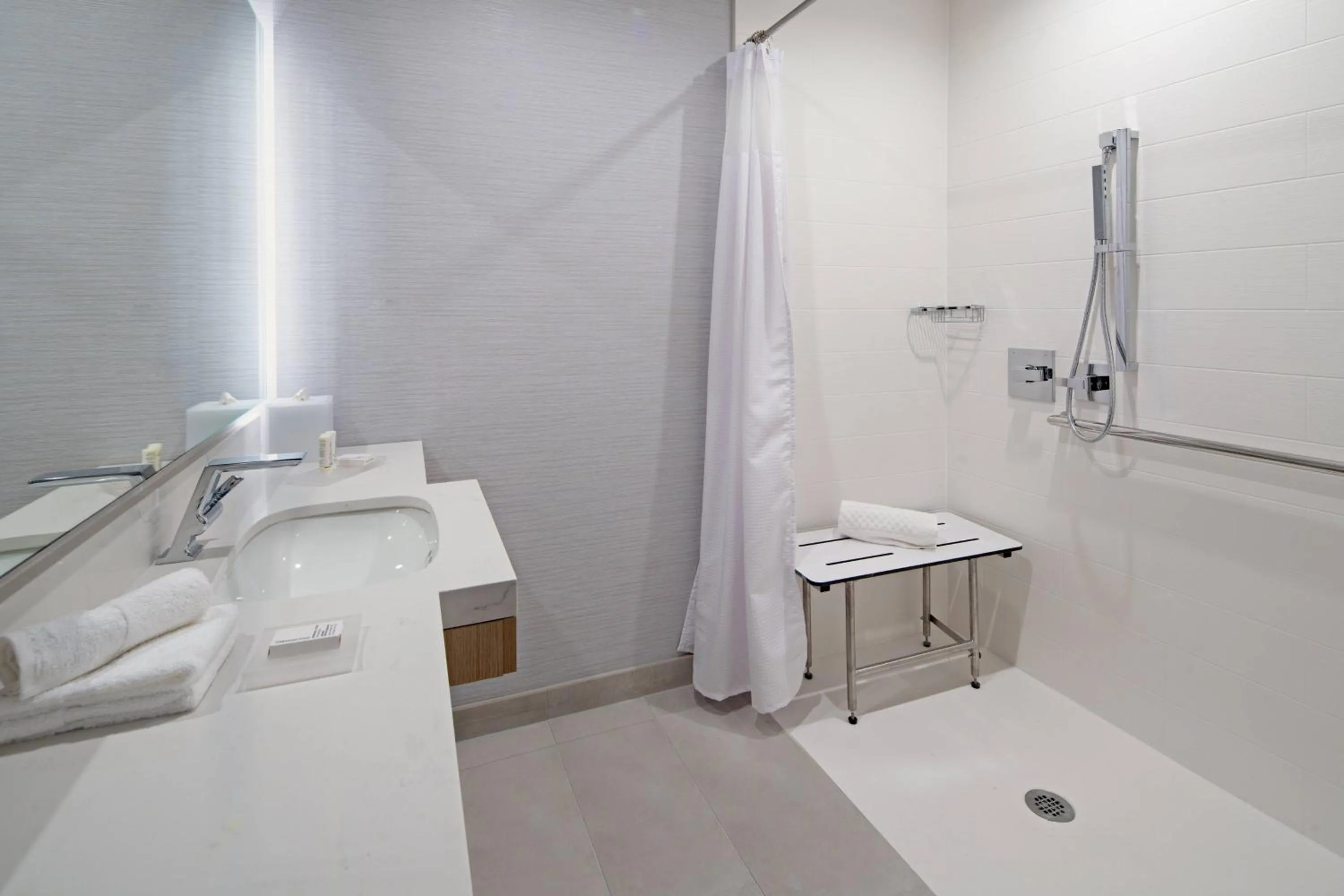 Bathroom in SpringHill Suites by Marriott Valencia