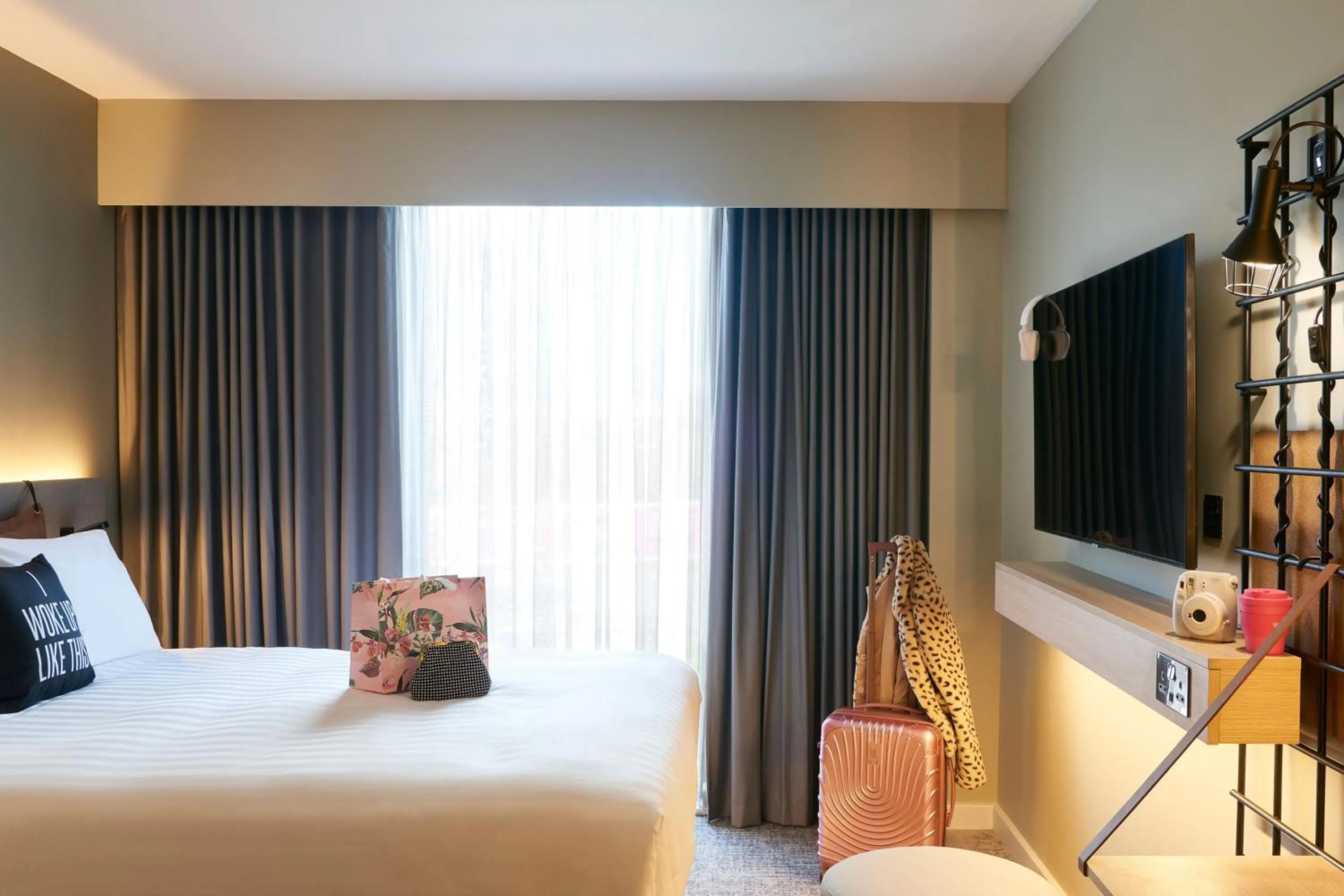 Photo of the whole room, Bed in Moxy Slough