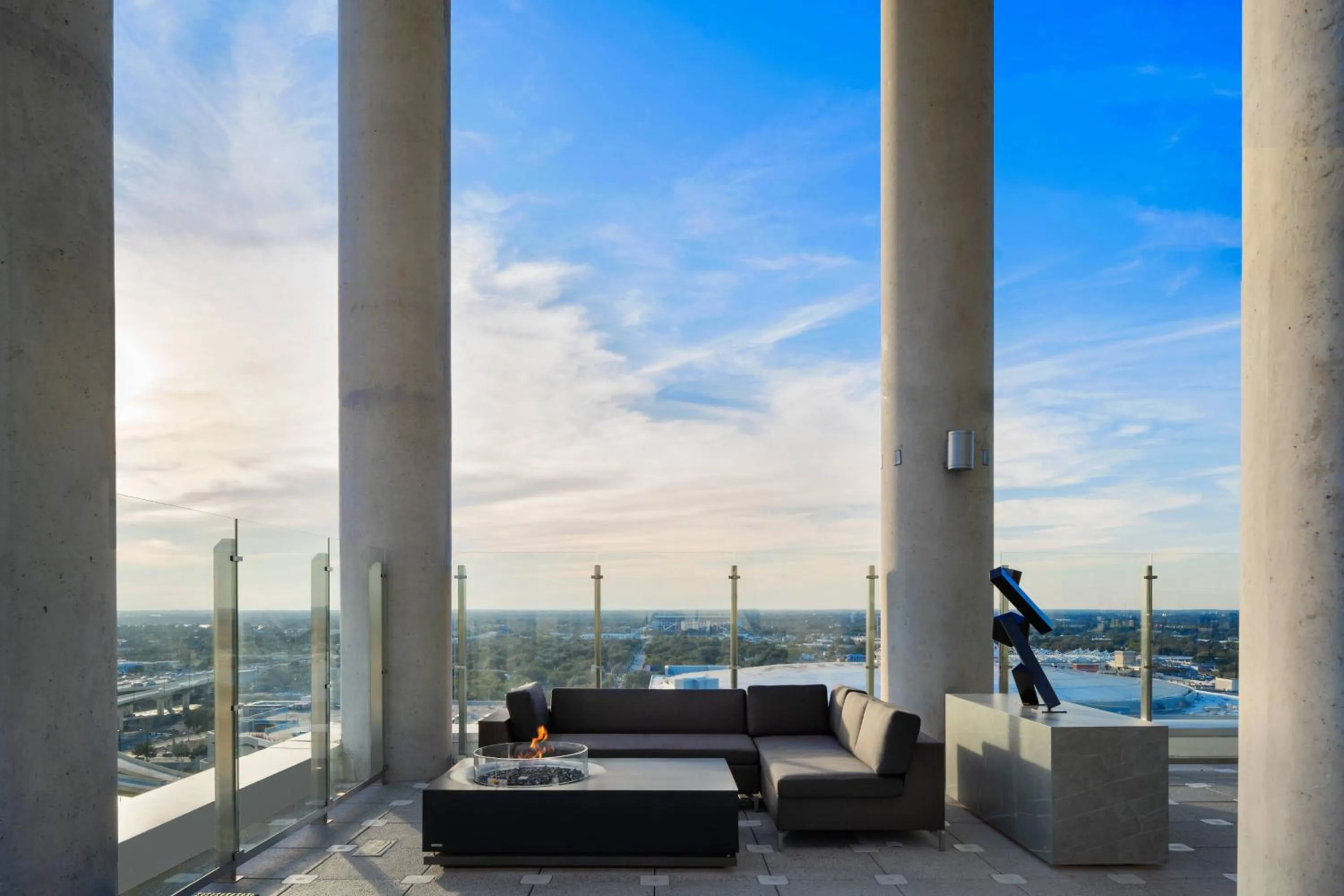 Lounge or bar in AC Hotel by Marriott Orlando Downtown